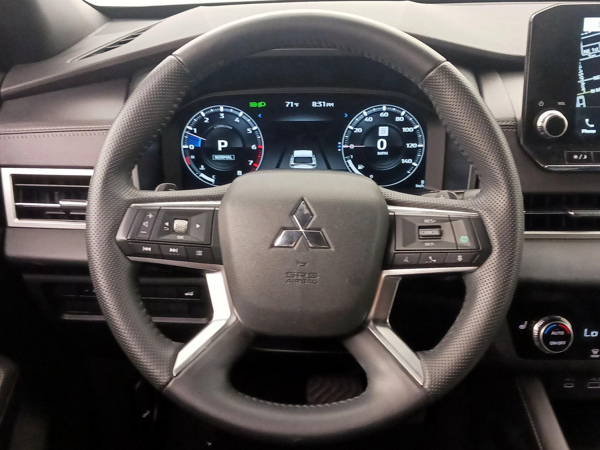 Thumbnail: 2024 Mitsubishi Outlander - 10