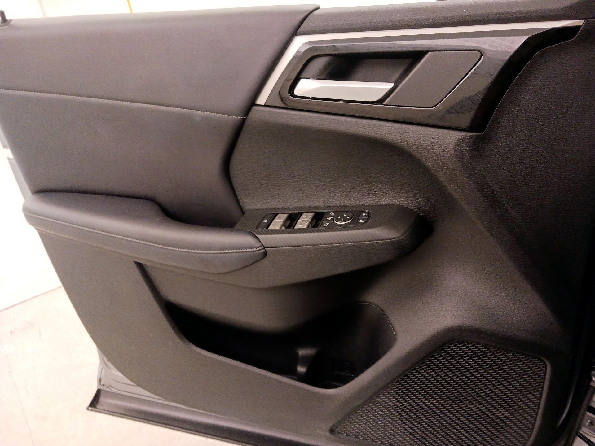 Thumbnail: 2024 Mitsubishi Outlander - 12