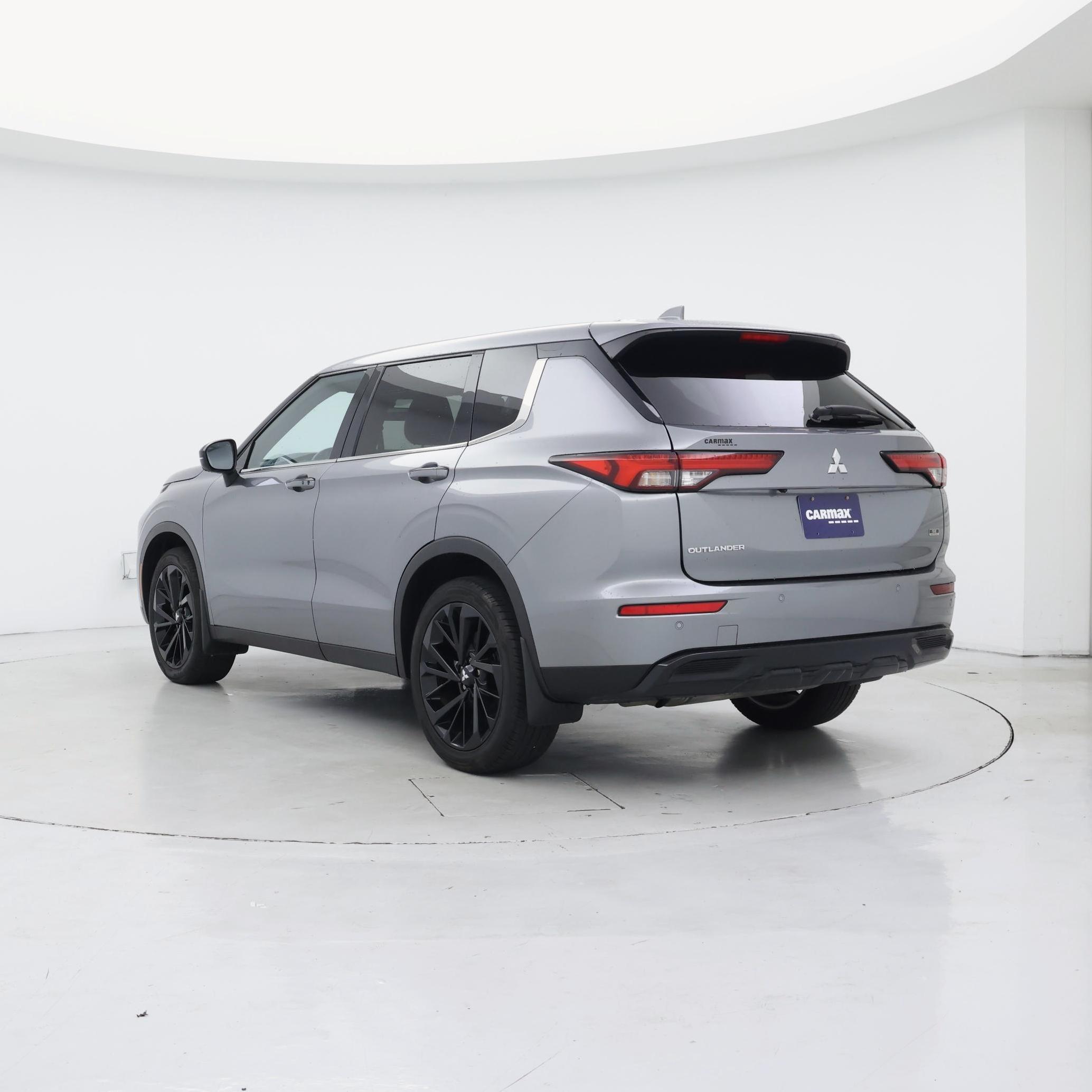 Thumbnail: 2024 Mitsubishi Outlander - 2