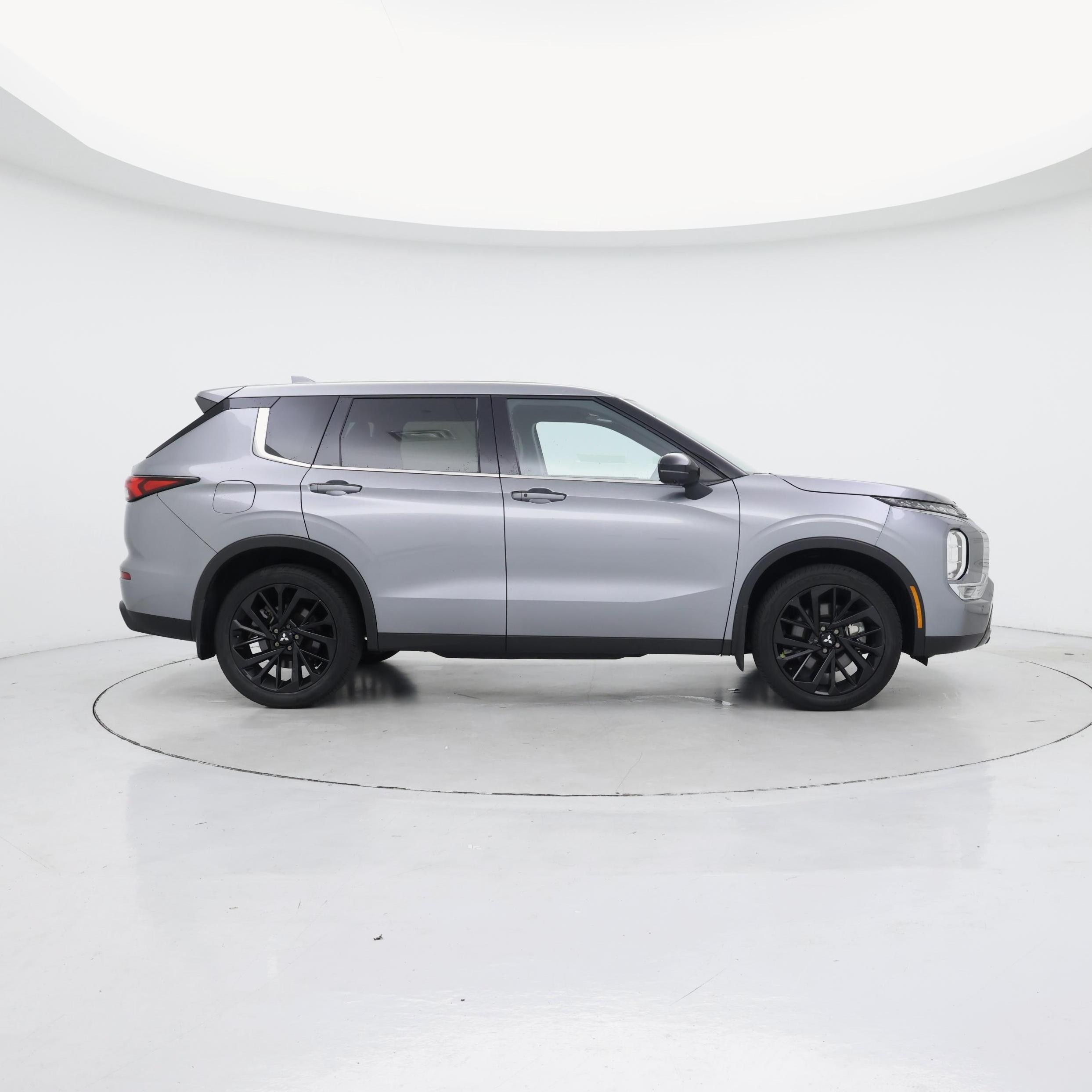 Thumbnail: 2024 Mitsubishi Outlander - 7