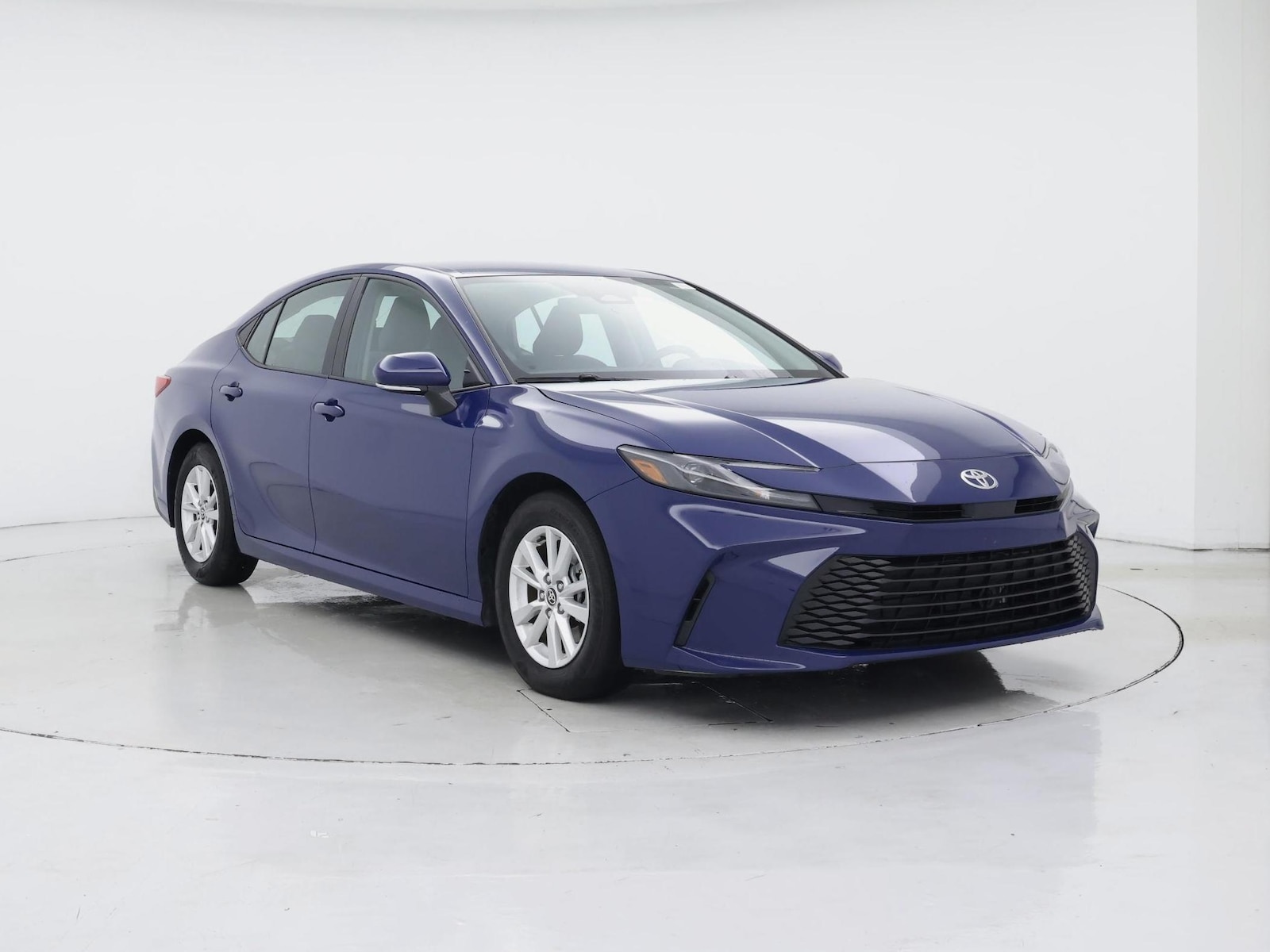 2025 Toyota Camry LE - Photo 2
