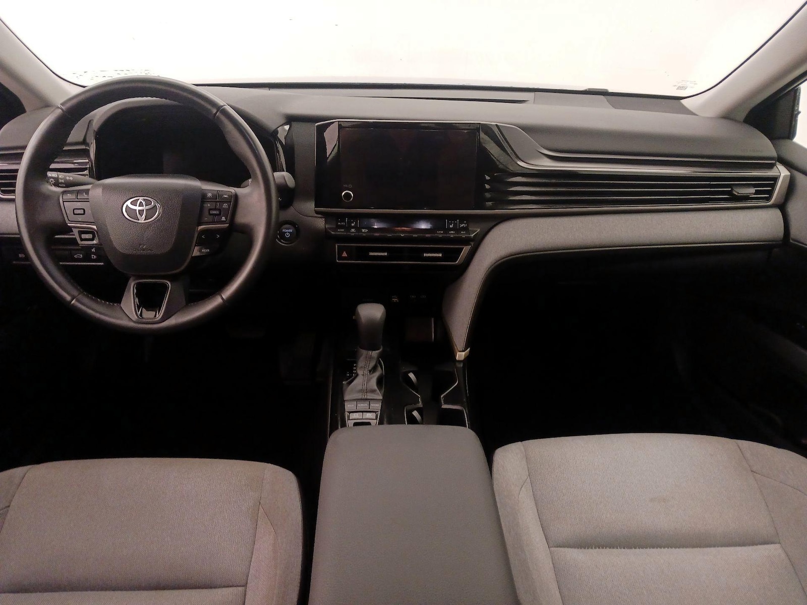 2025 Toyota Camry LE - Photo 10