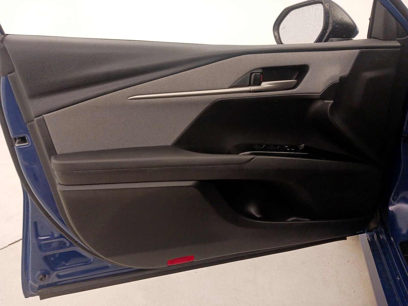 2025 Toyota Camry LE - Photo 13