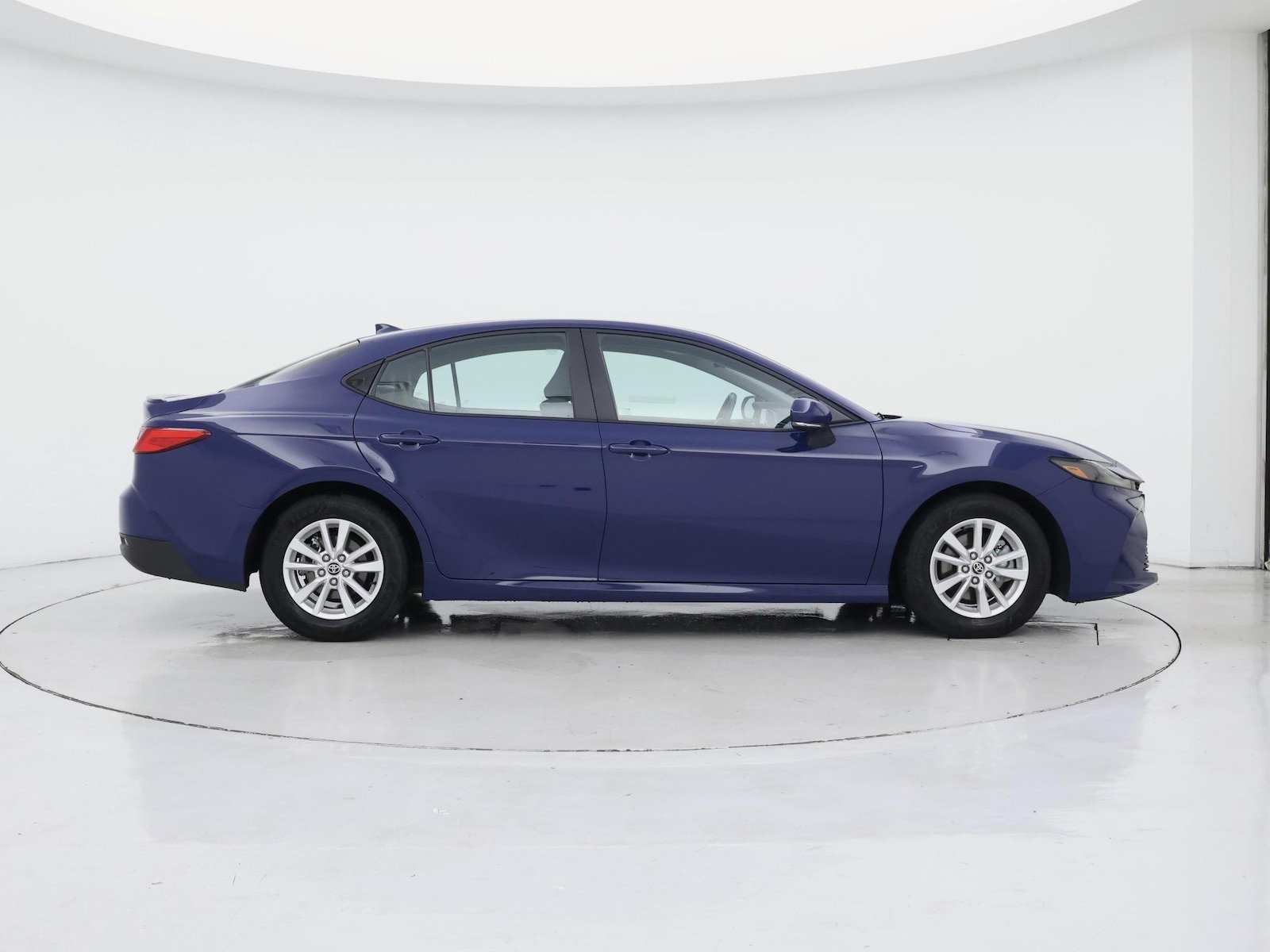 2025 Toyota Camry LE - Photo 8