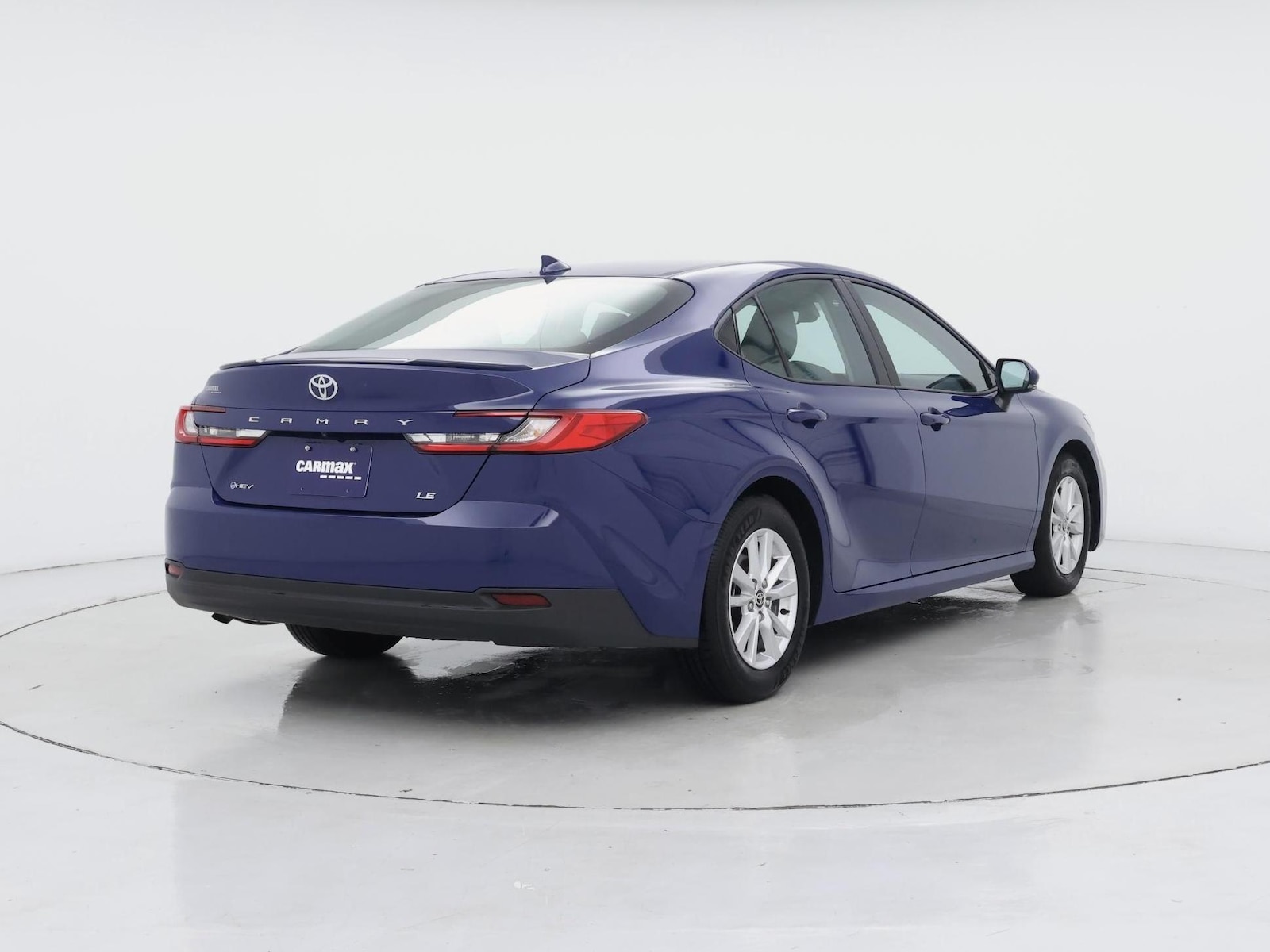 2025 Toyota Camry LE - Photo 9