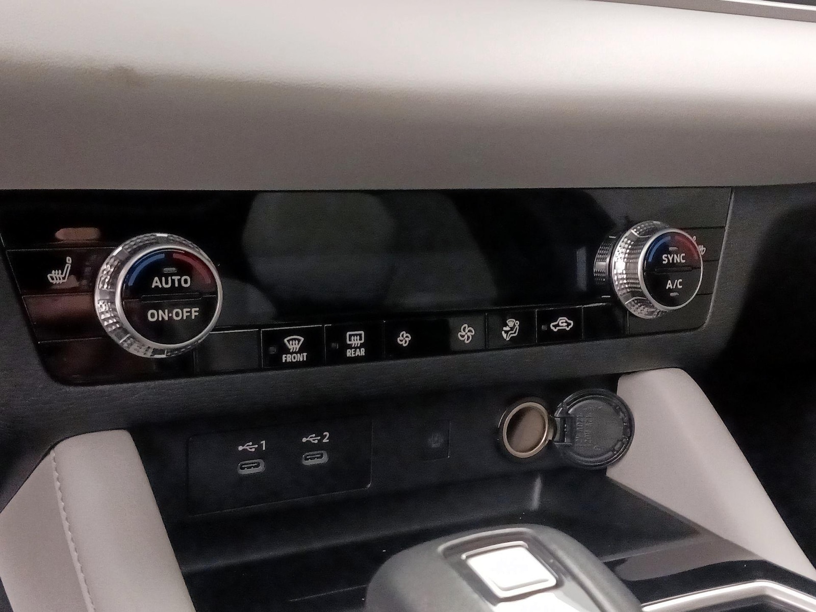 2025 Mitsubishi Outlander SE - Photo 18