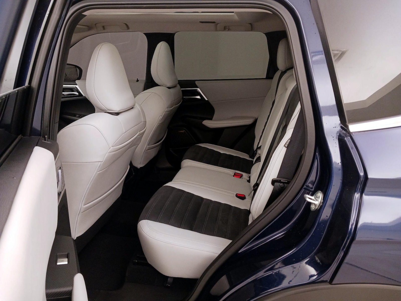 2025 Mitsubishi Outlander SE - Photo 22