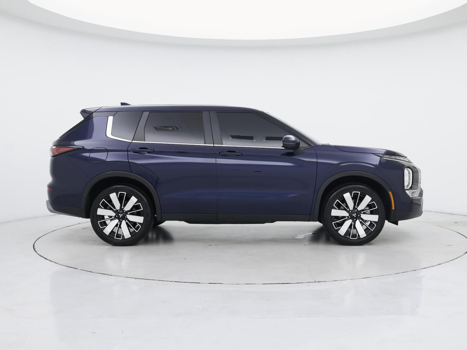 2025 Mitsubishi Outlander SE - Photo 8