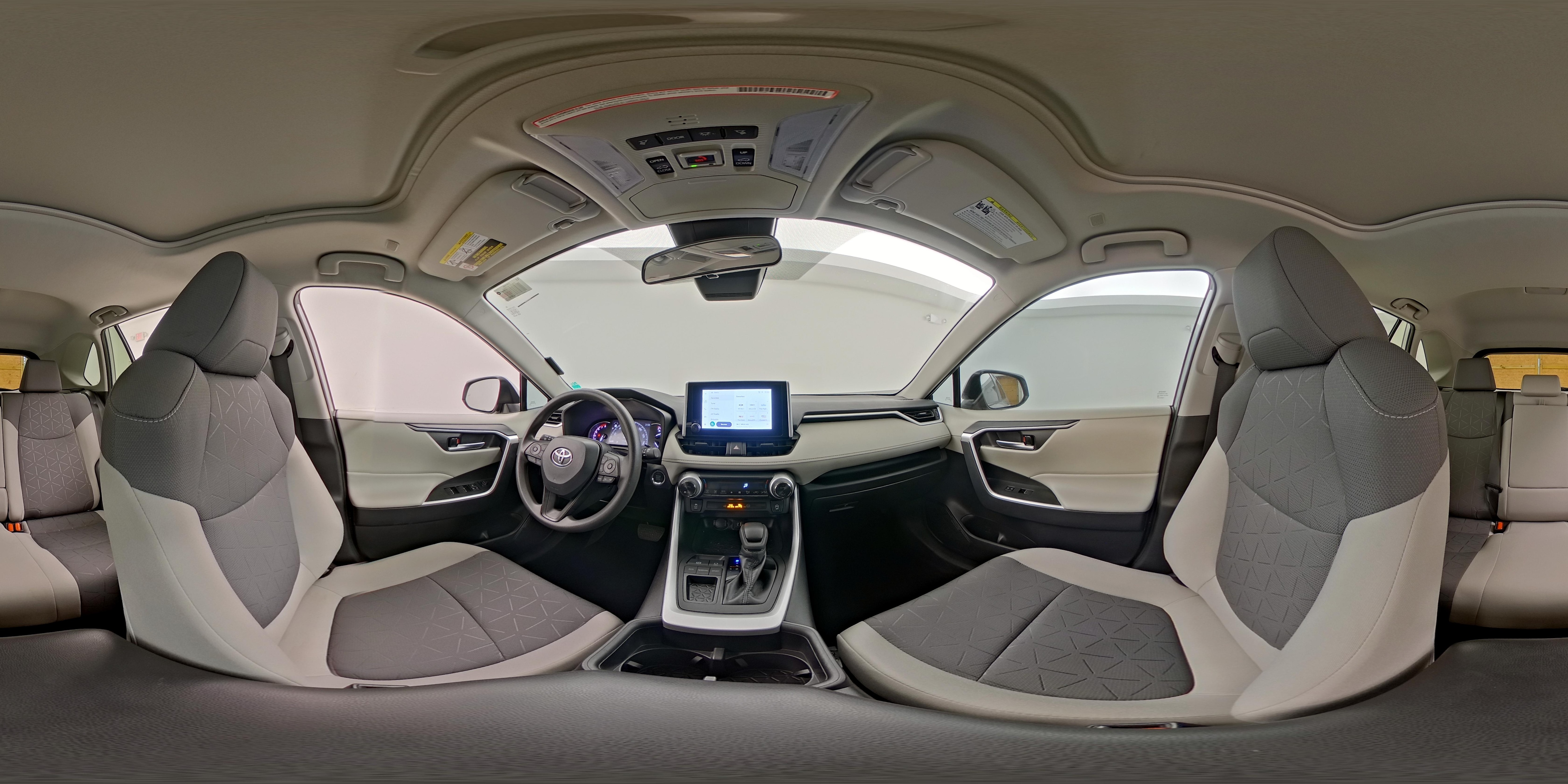 2024 Toyota RAV4 XLE - Photo 25