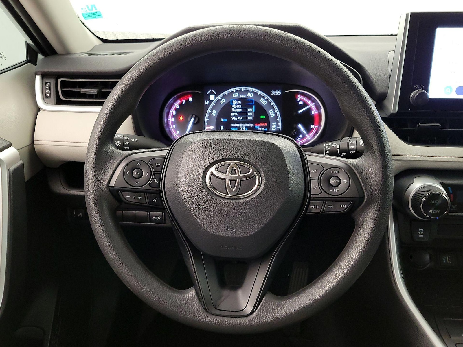 2024 Toyota RAV4 XLE - Photo 11