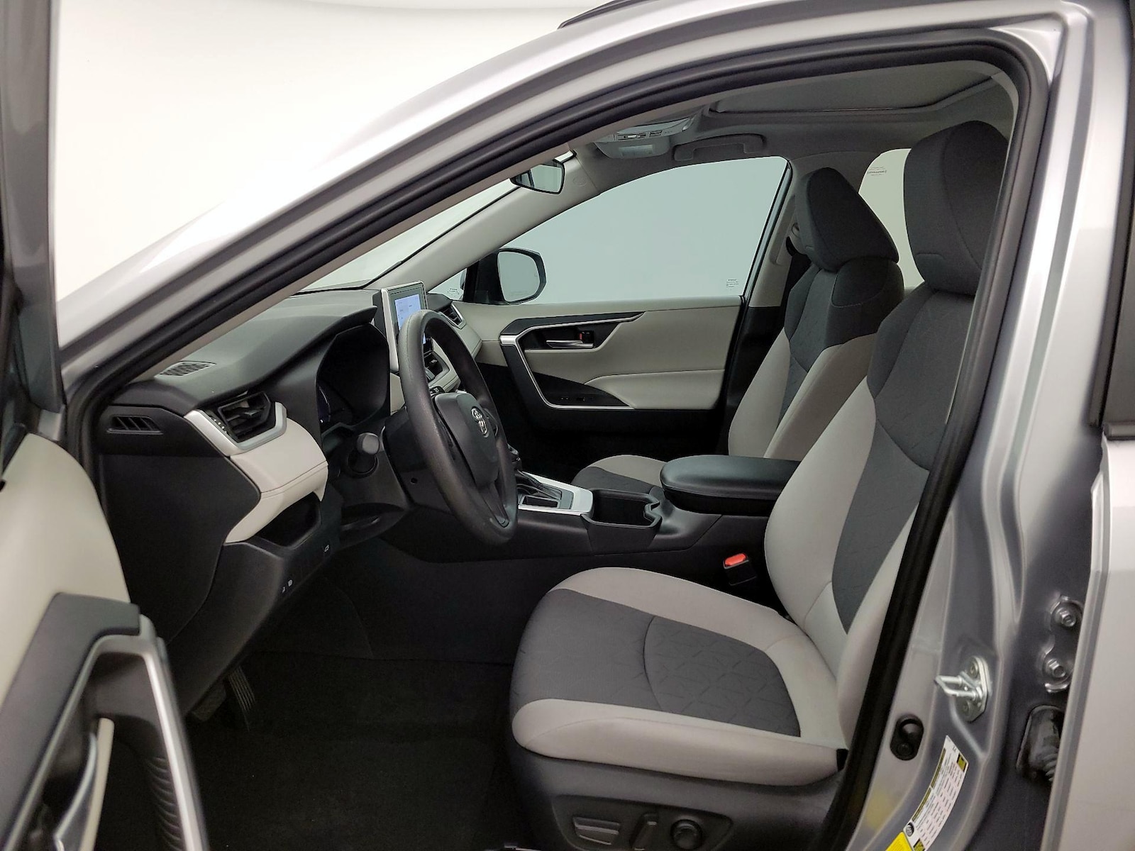2024 Toyota RAV4 XLE - Photo 12