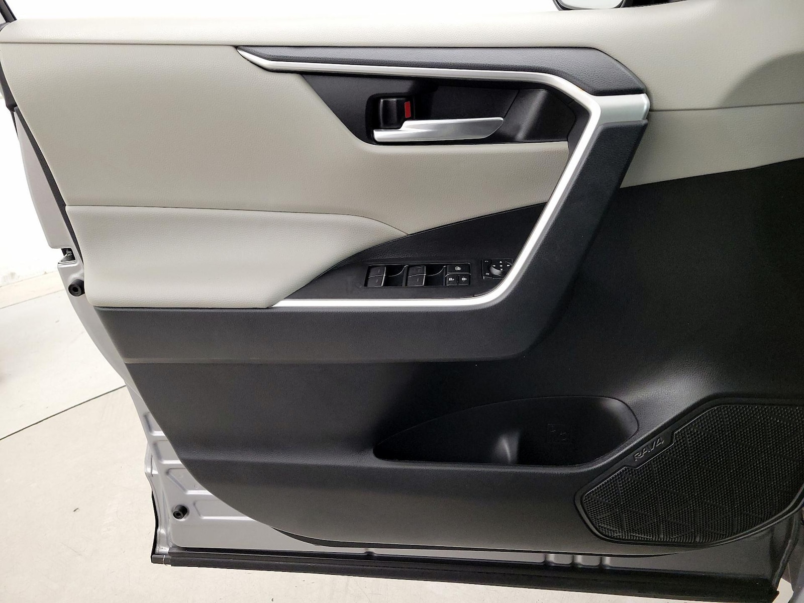 2024 Toyota RAV4 XLE - Photo 13