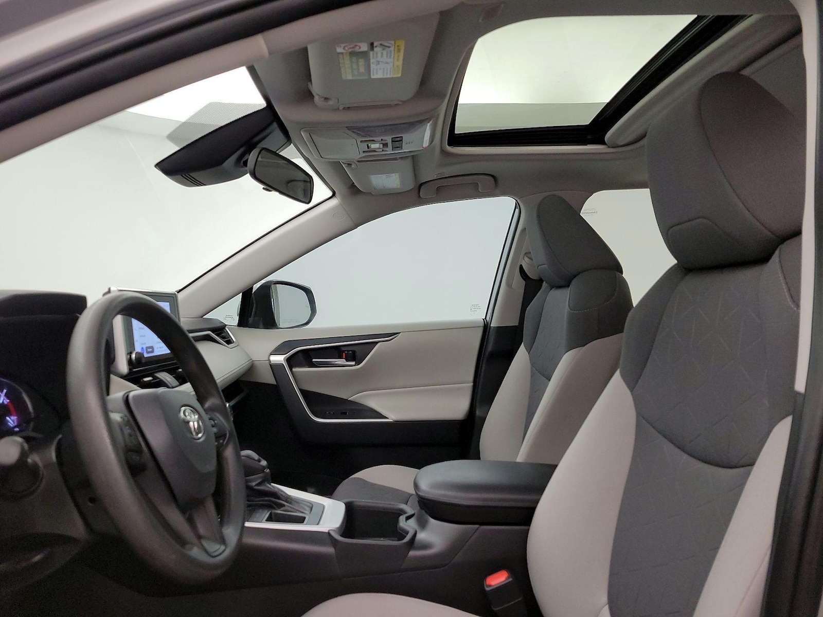 2024 Toyota RAV4 XLE - Photo 20
