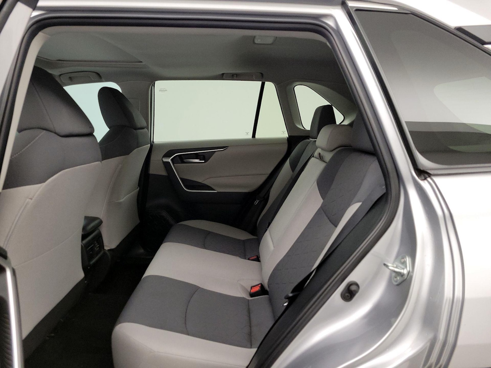 2024 Toyota RAV4 XLE - Photo 21