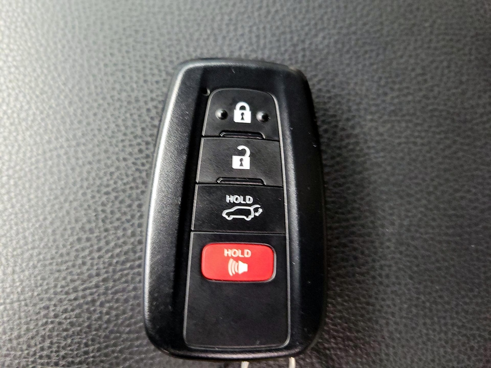 2024 Toyota RAV4 XLE - Photo 24
