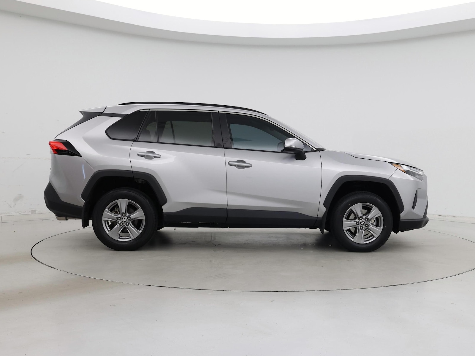 2024 Toyota RAV4 XLE - Photo 8