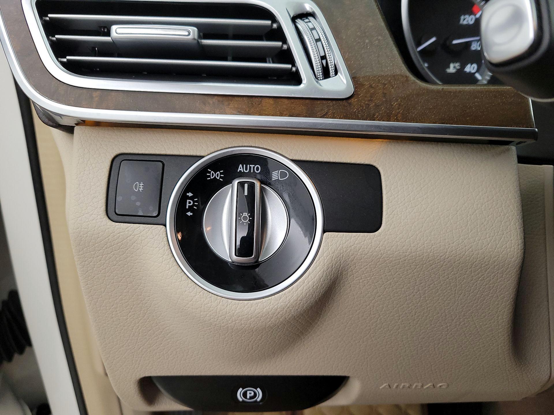 Thumbnail: 2015 Mercedes-Benz E-Class - 13