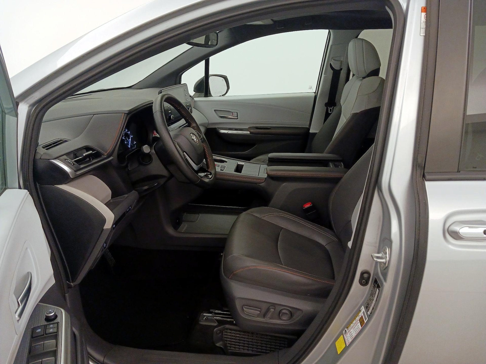 2021 Toyota Sienna XSE - Photo 12
