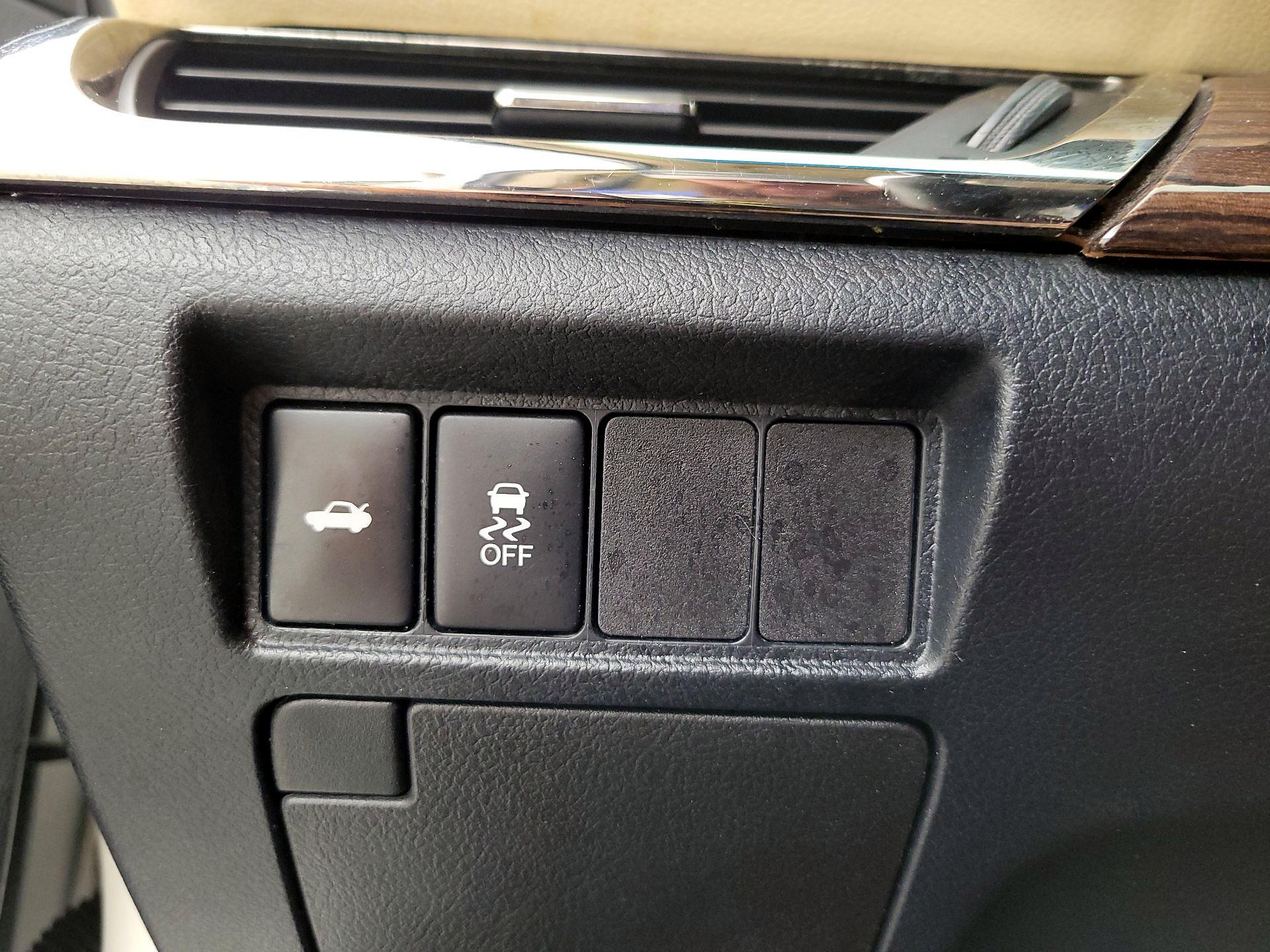 Thumbnail: 2014 Toyota Avalon - 13