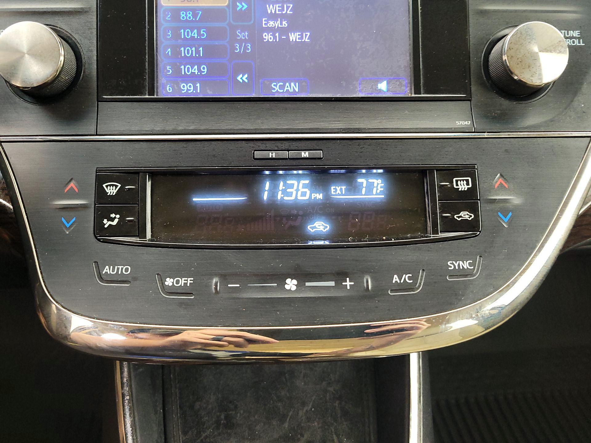 Thumbnail: 2014 Toyota Avalon - 16