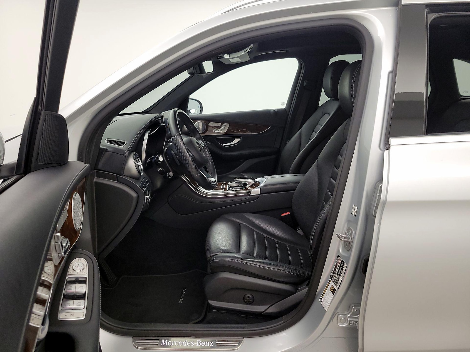 Power Seat(s) & Side Airbags