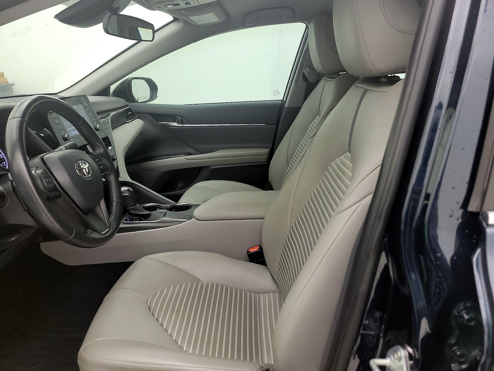 Power Seat(s) & Side Airbags