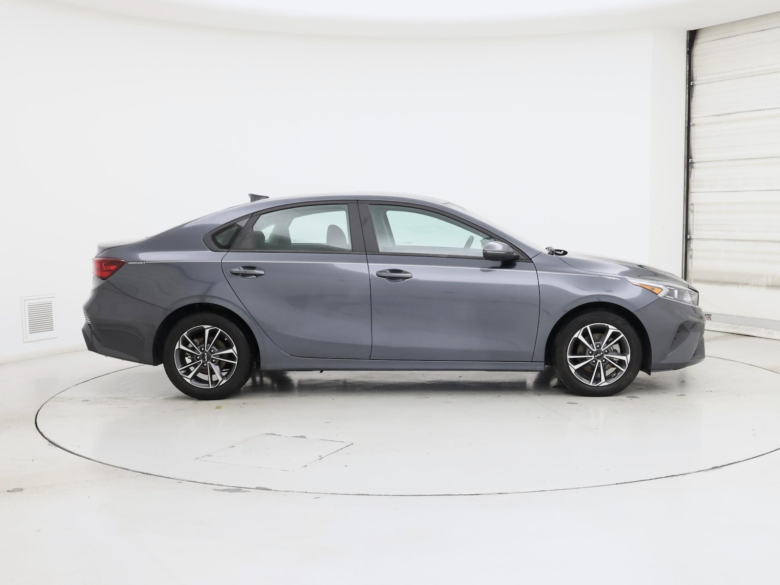 2024 Kia Forte LXS - Photo 8