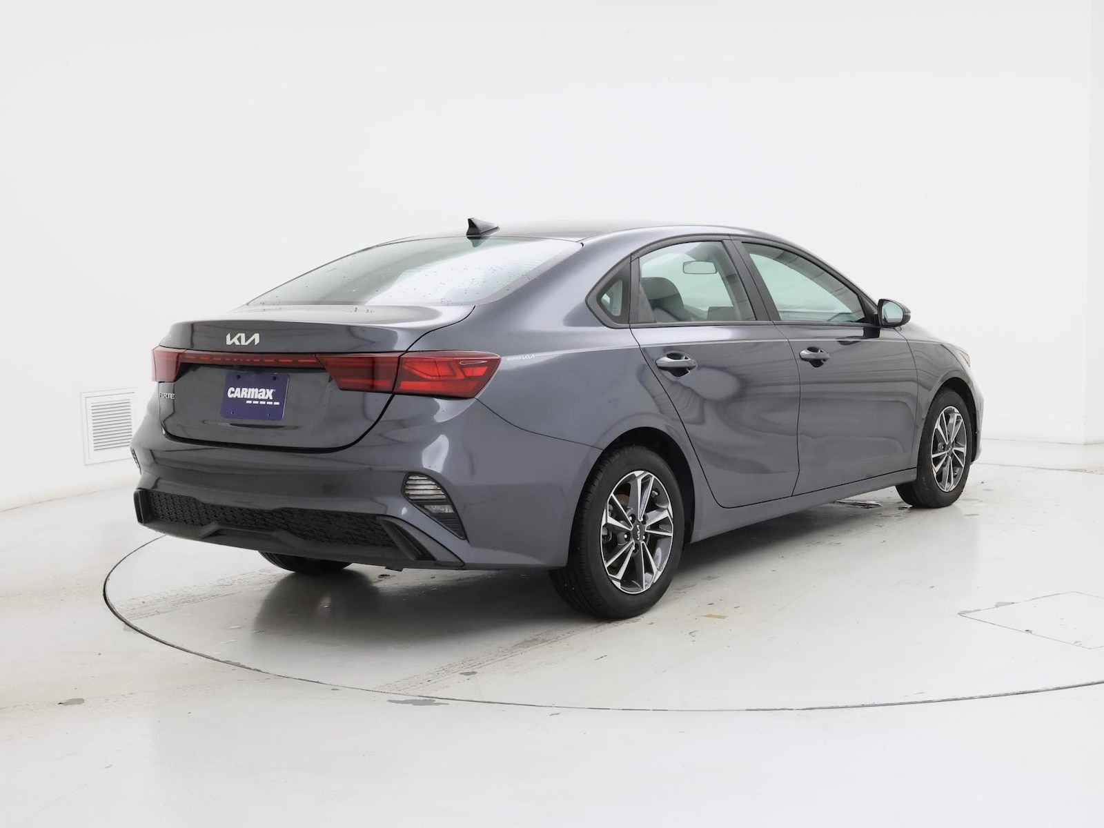 2024 Kia Forte LXS - Photo 9