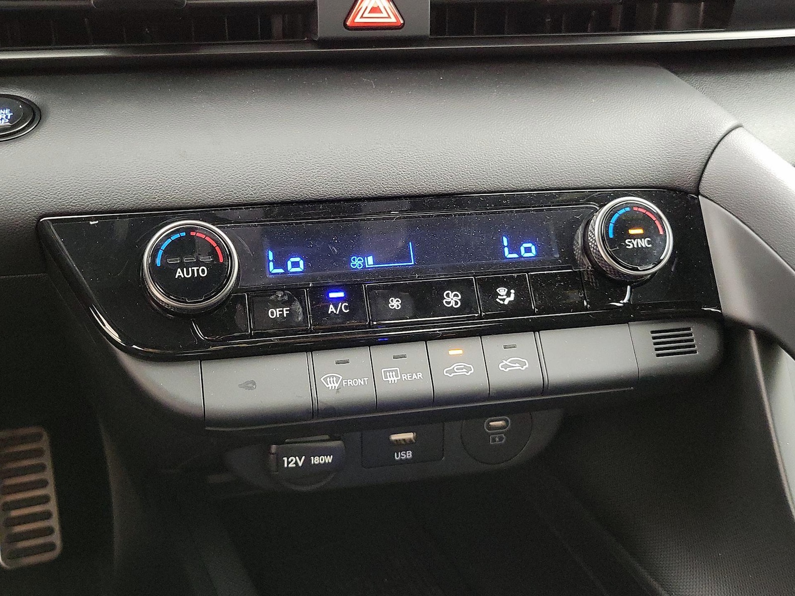 2025 Hyundai Elantra SEL - Photo 17