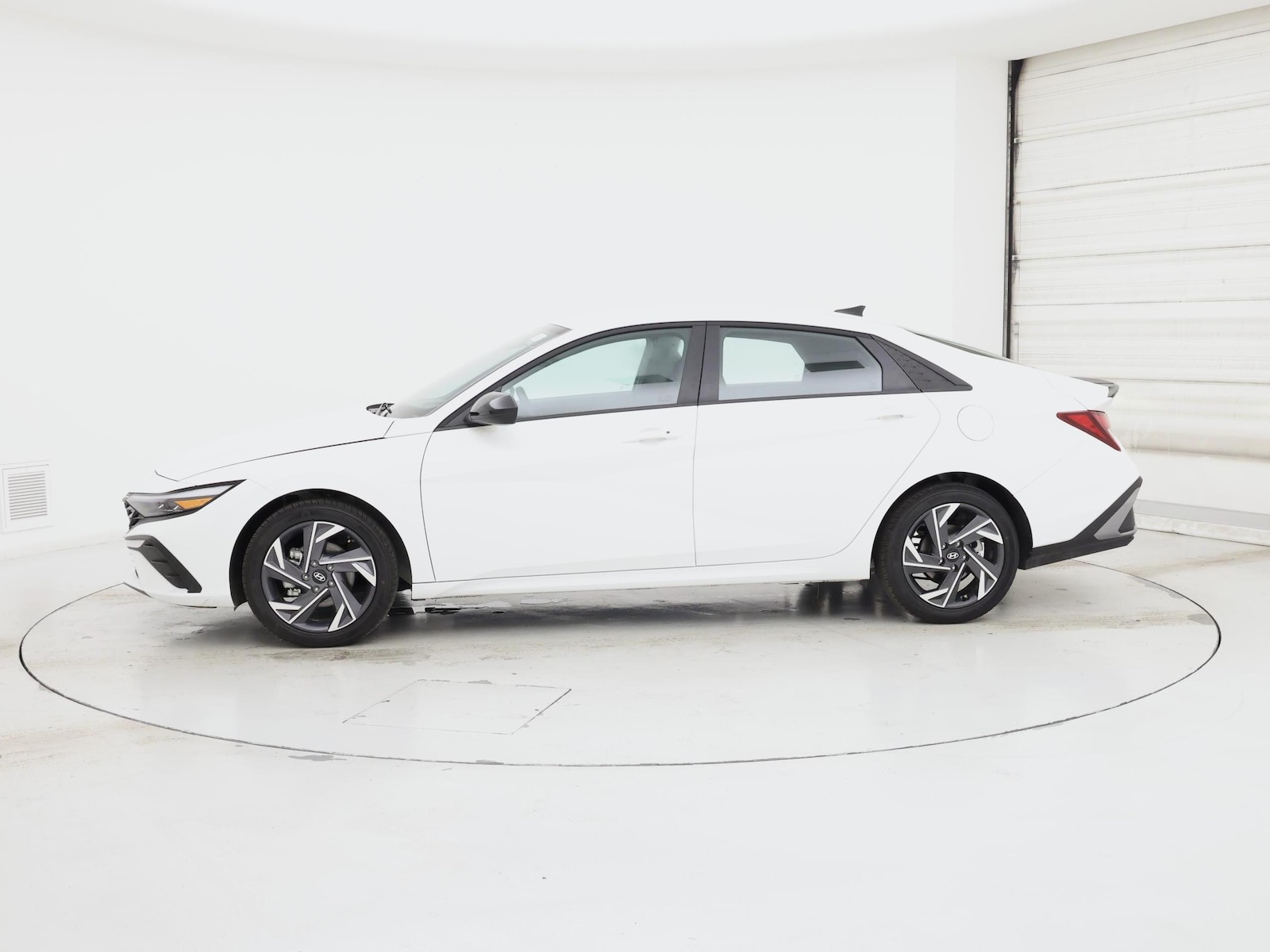 2025 Hyundai Elantra SEL - Photo 4