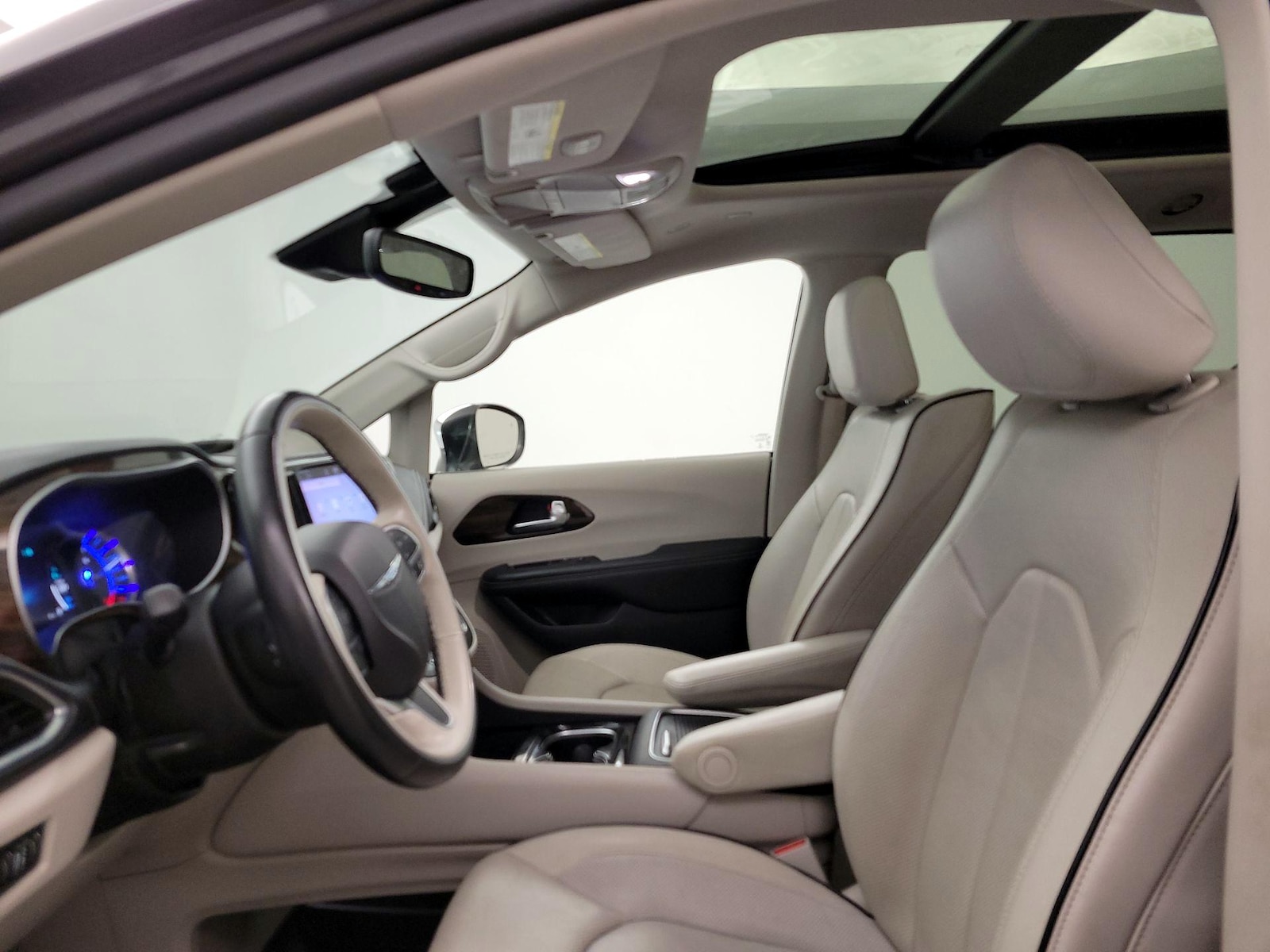 Panoramic Sunroof & Skylight(s)
