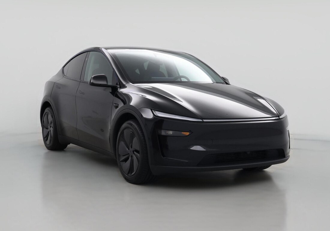 2026 Tesla Model Y Premium Rear-Wheel Drive in Black — CarMax photo