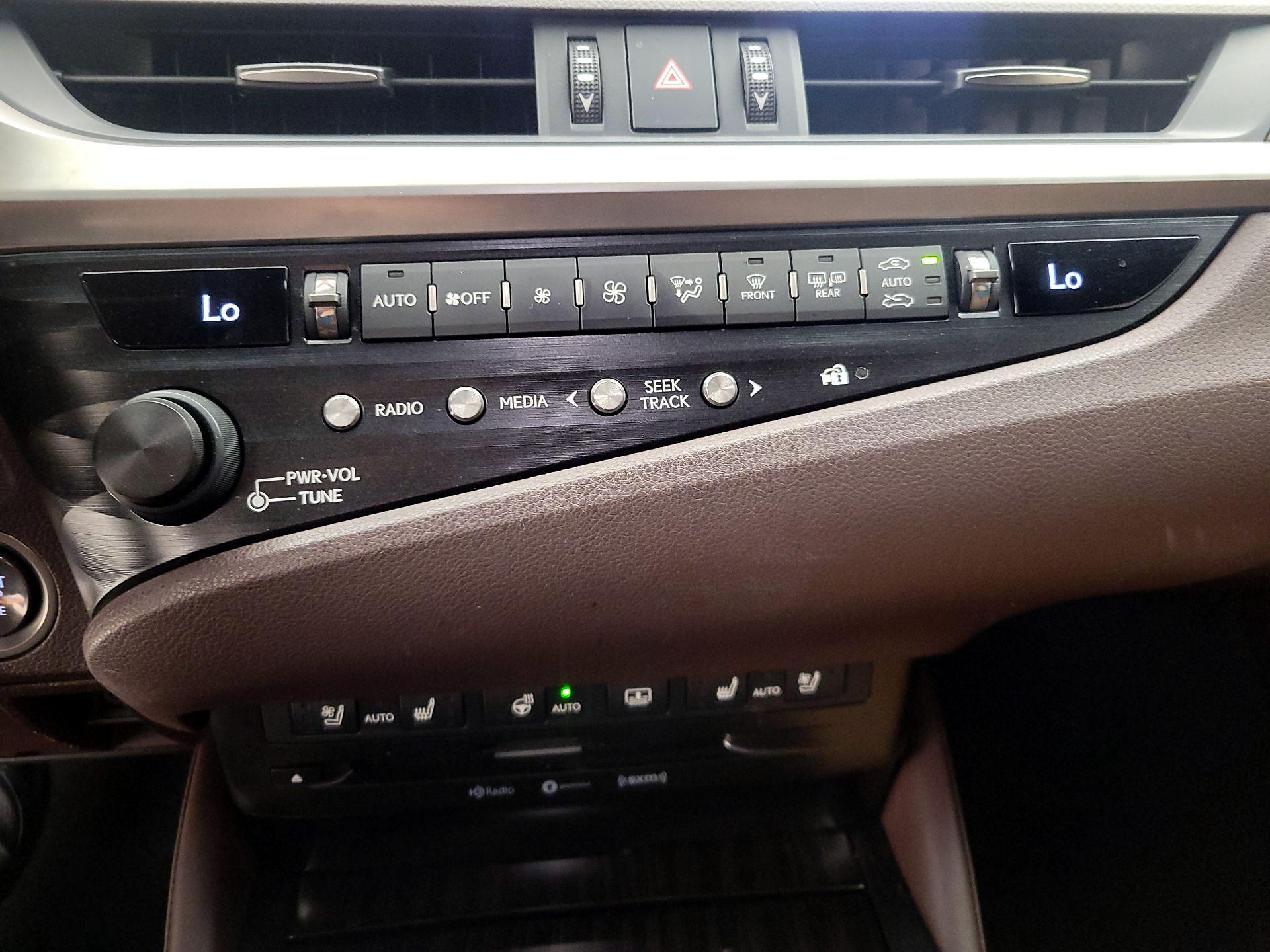 Thumbnail: 2019 Lexus ES - 17