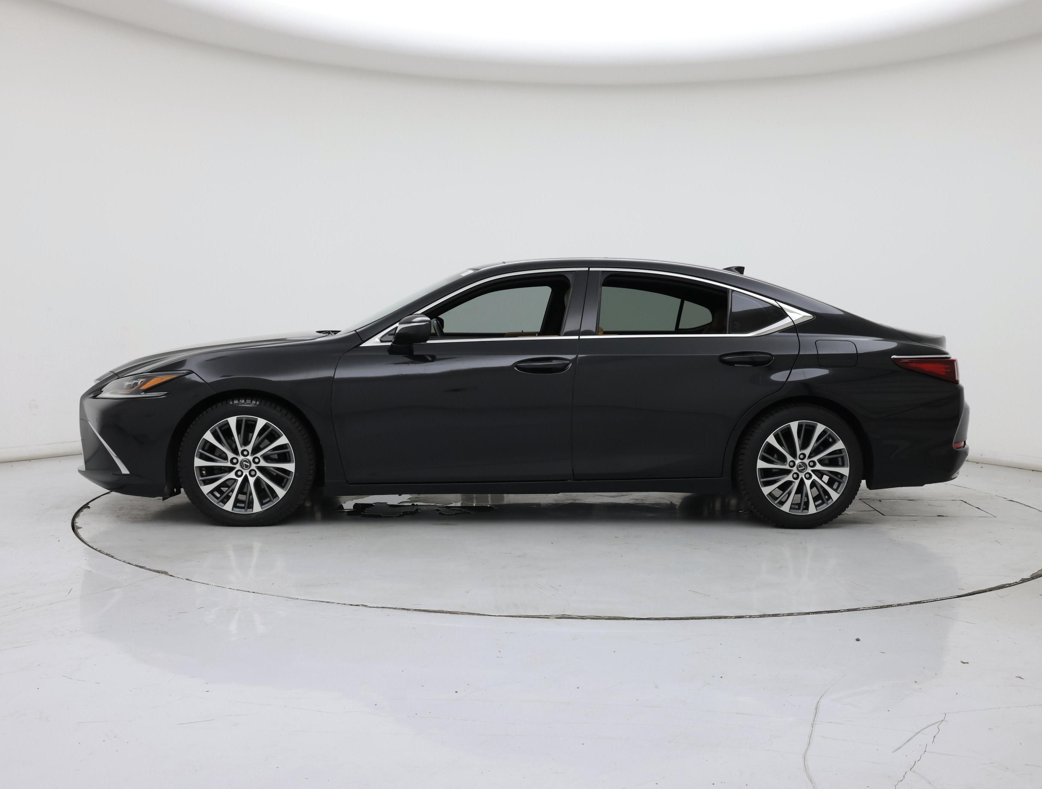 Thumbnail: 2019 Lexus ES - 3