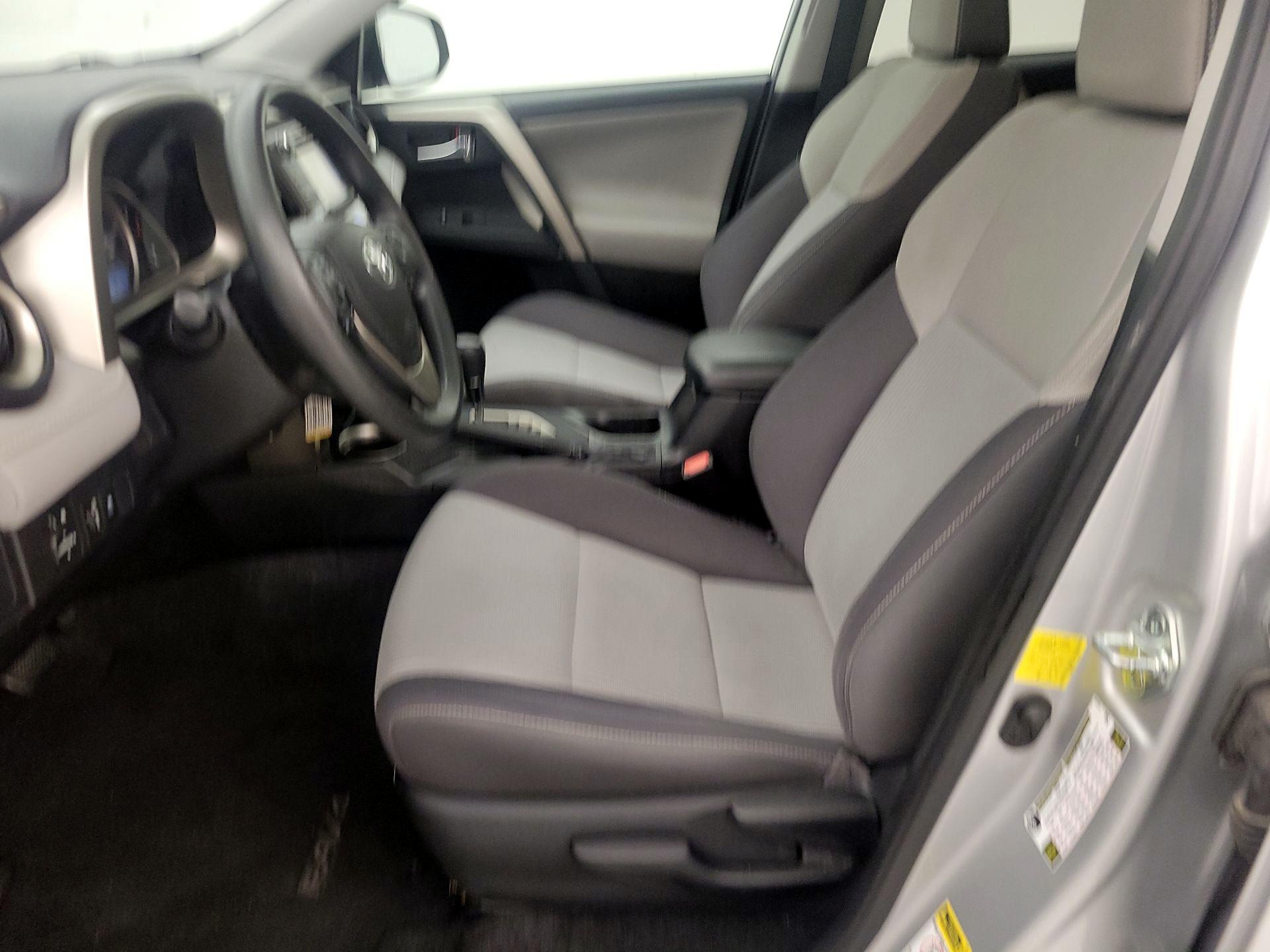 Thumbnail: 2015 Toyota RAV4 - 11