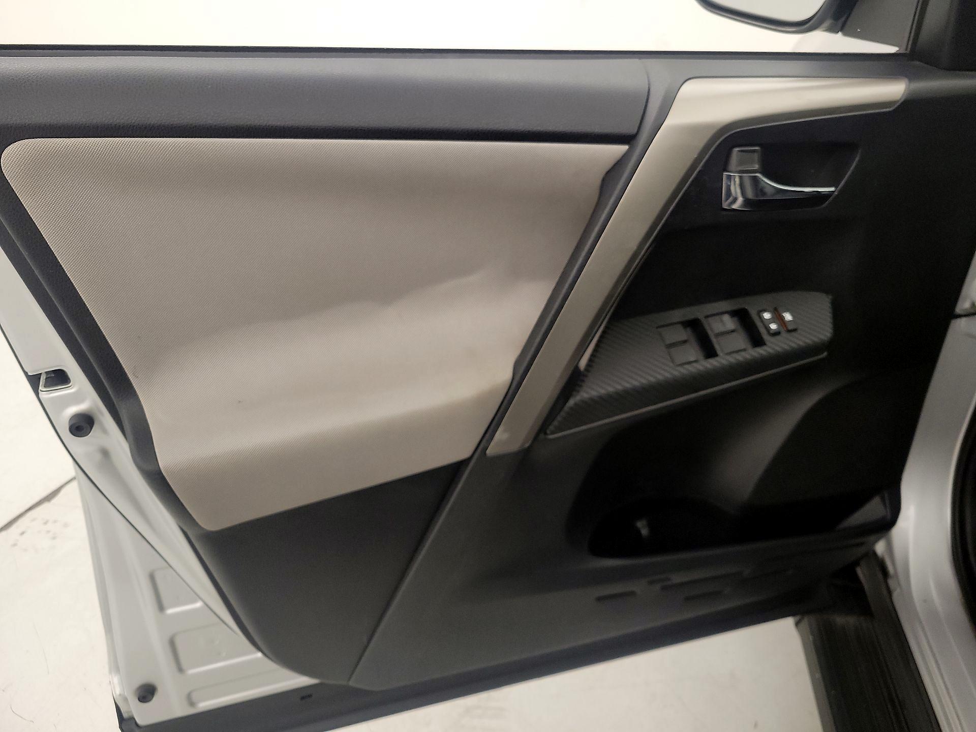 Thumbnail: 2015 Toyota RAV4 - 12