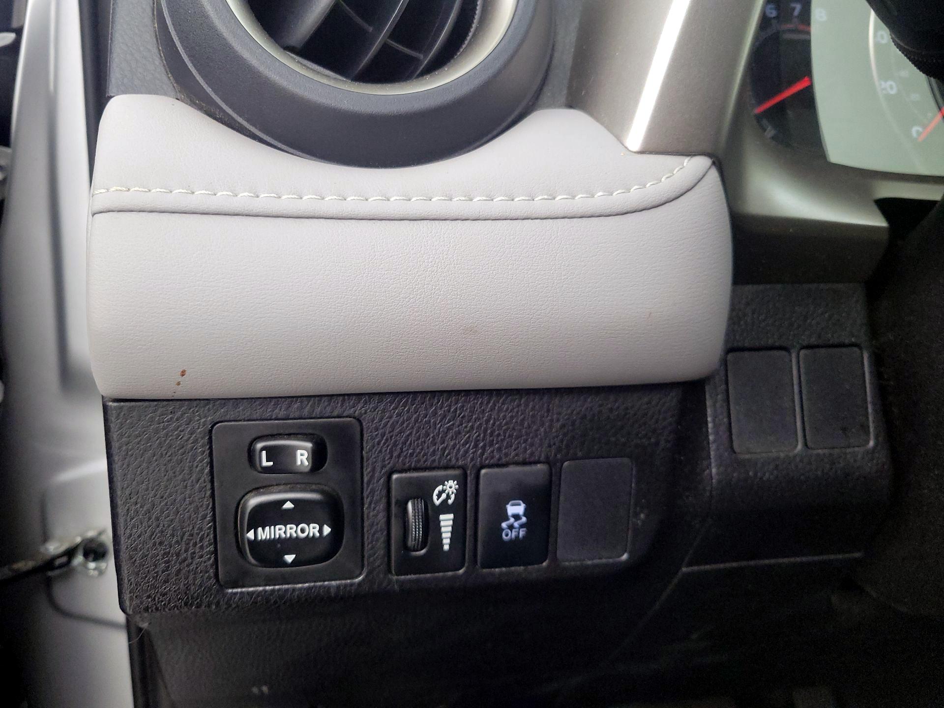 Thumbnail: 2015 Toyota RAV4 - 13