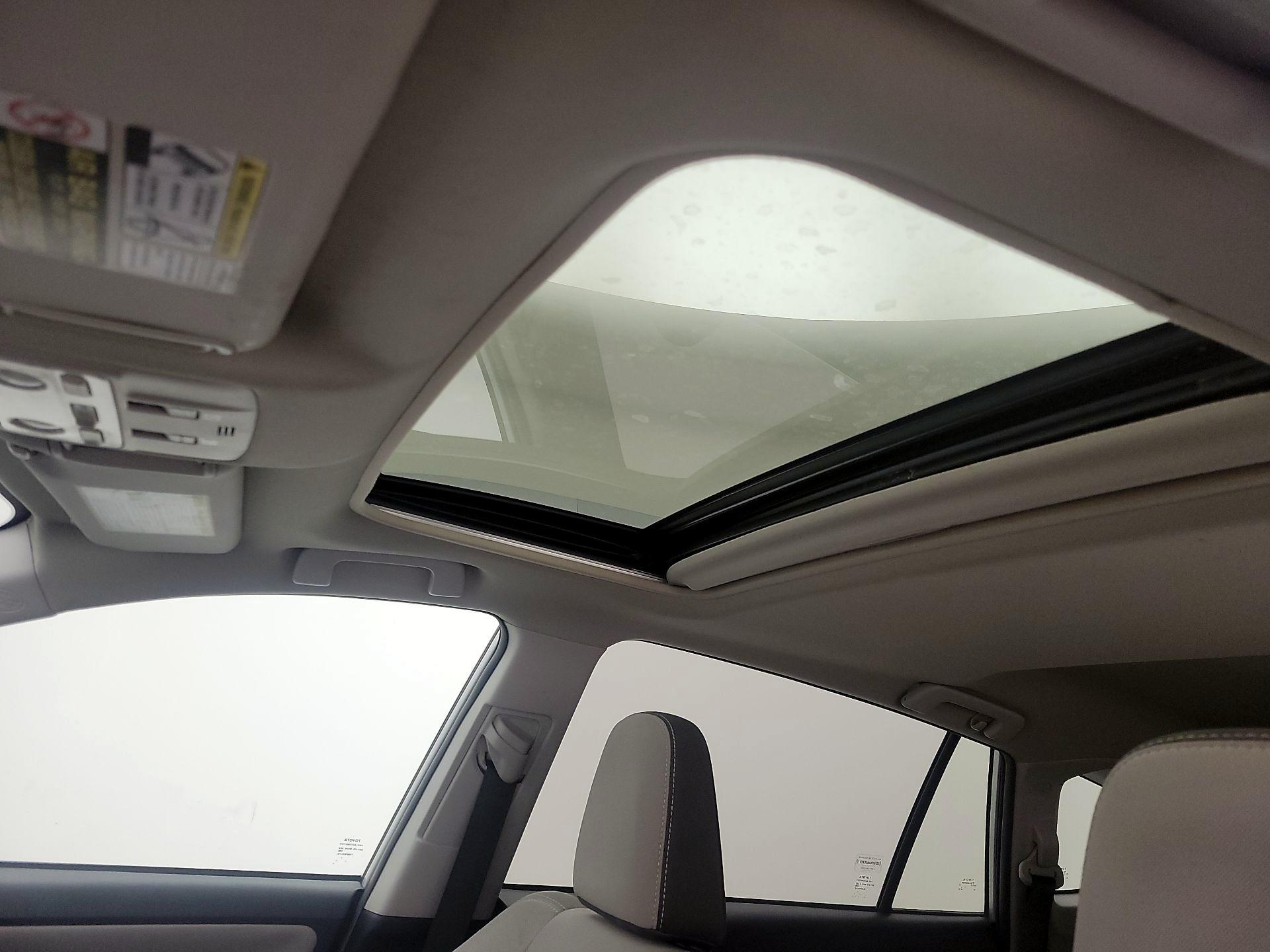 Thumbnail: 2015 Toyota RAV4 - 20