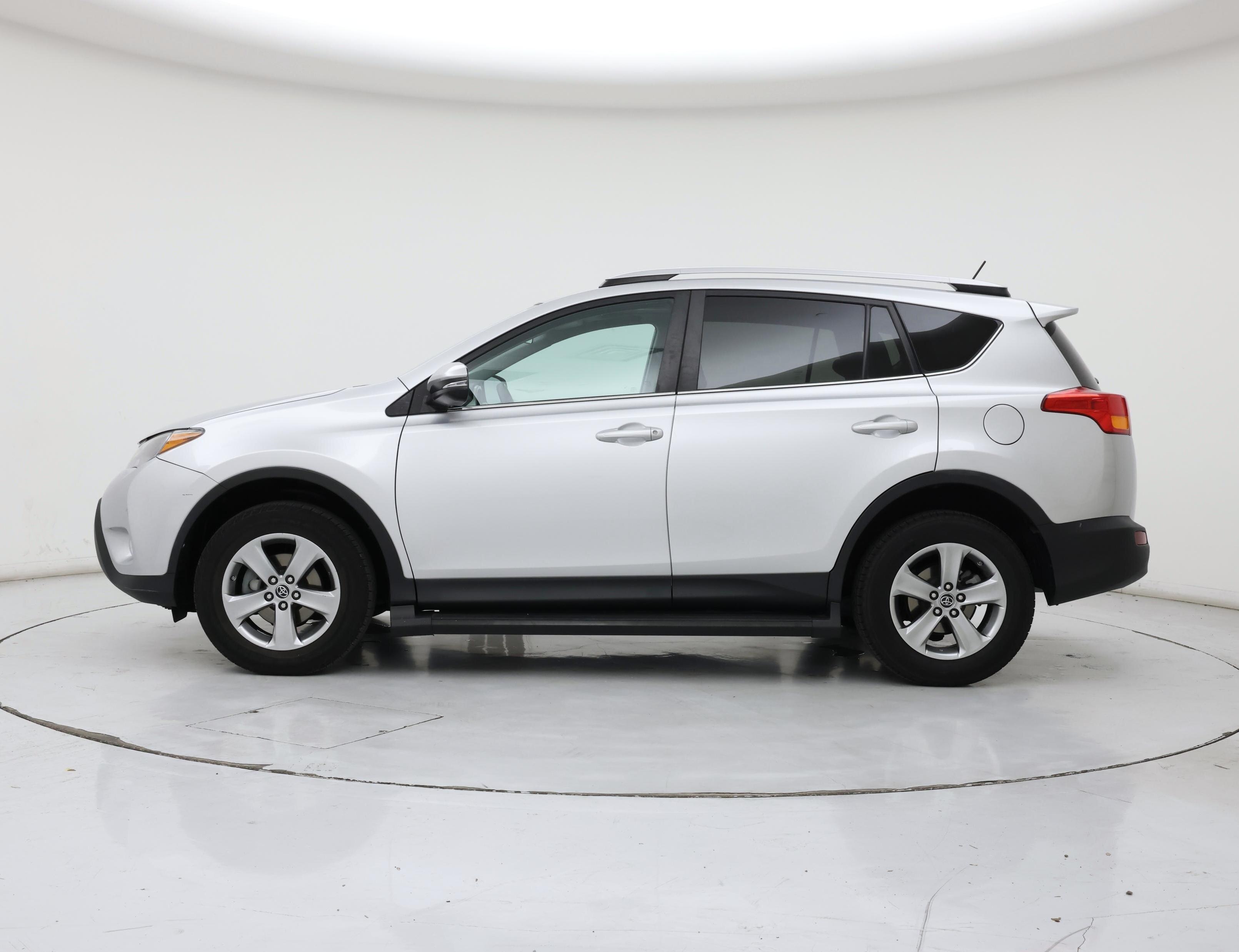 Thumbnail: 2015 Toyota RAV4 - 3