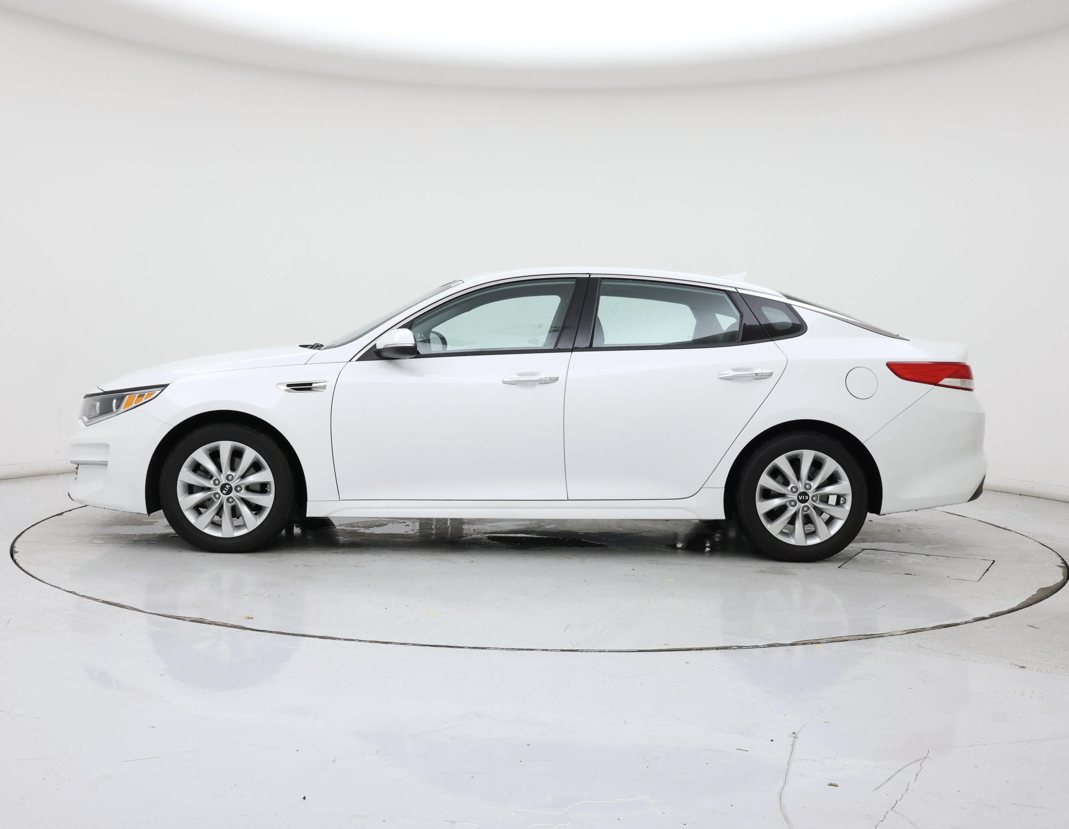 Thumbnail: 2017 Kia Optima - 3