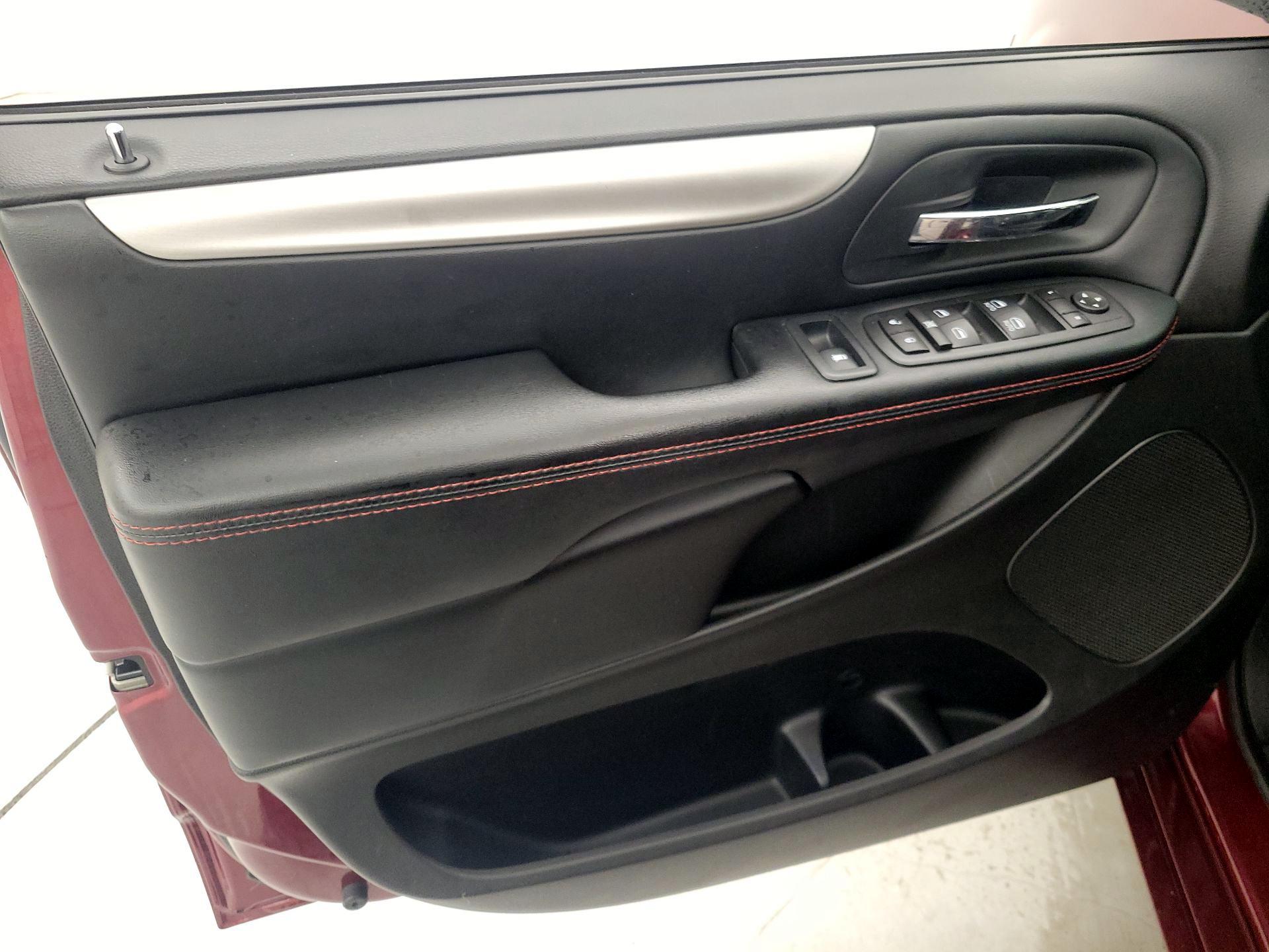 Thumbnail: 2019 Dodge Grand Caravan - 12