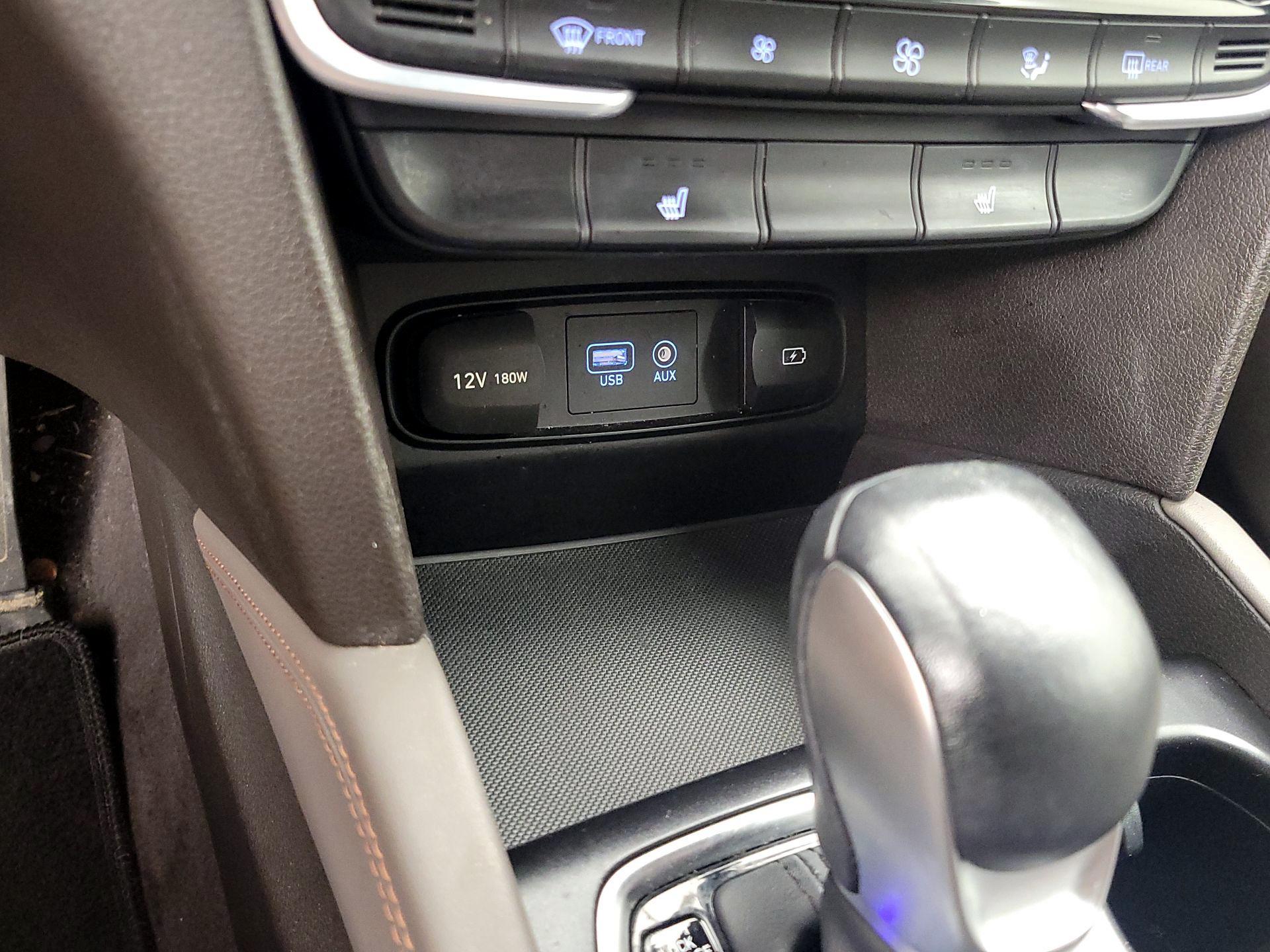 Thumbnail: 2019 Hyundai Santa Fe - 18