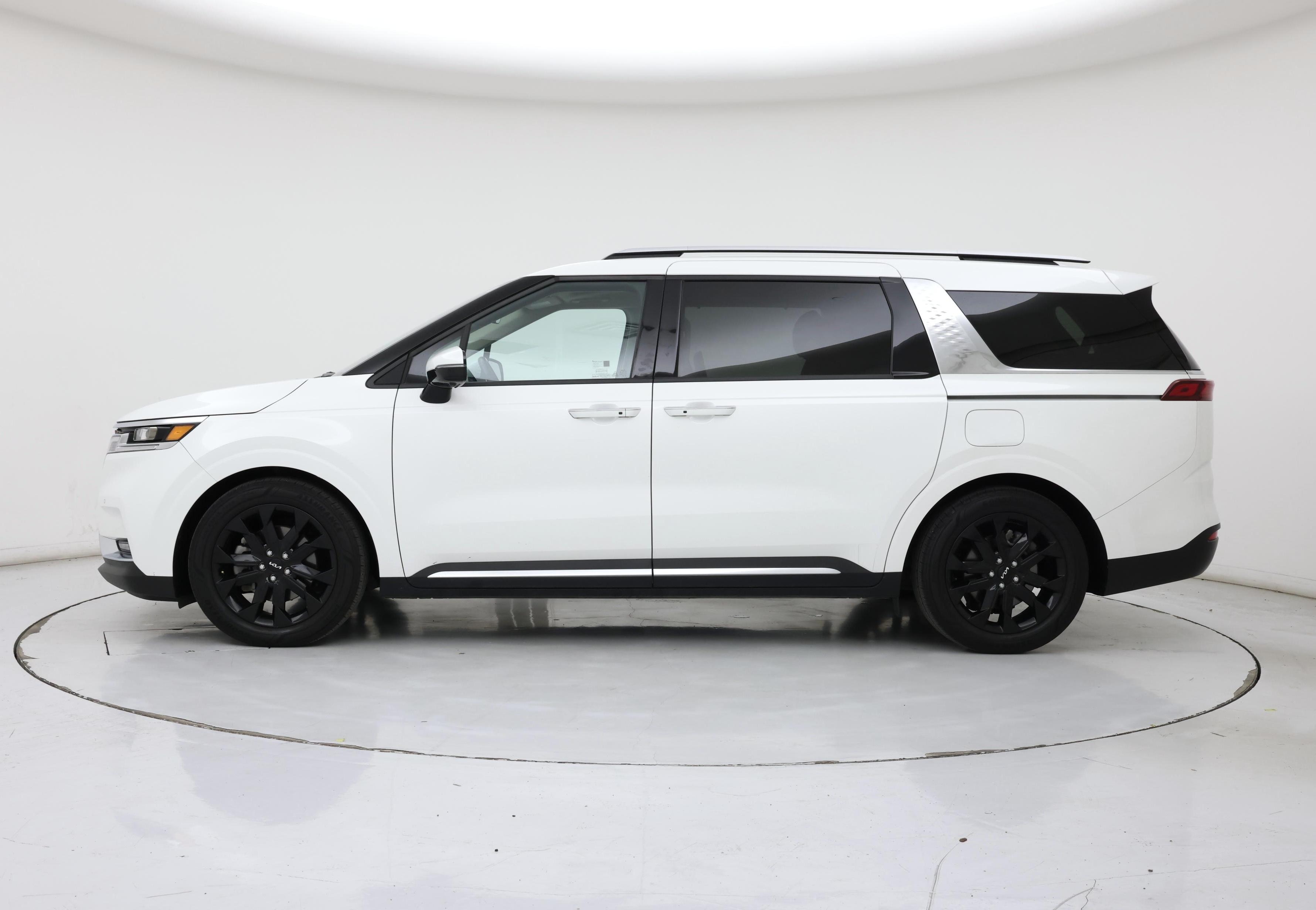 Thumbnail: 2022 Kia Carnival - 3
