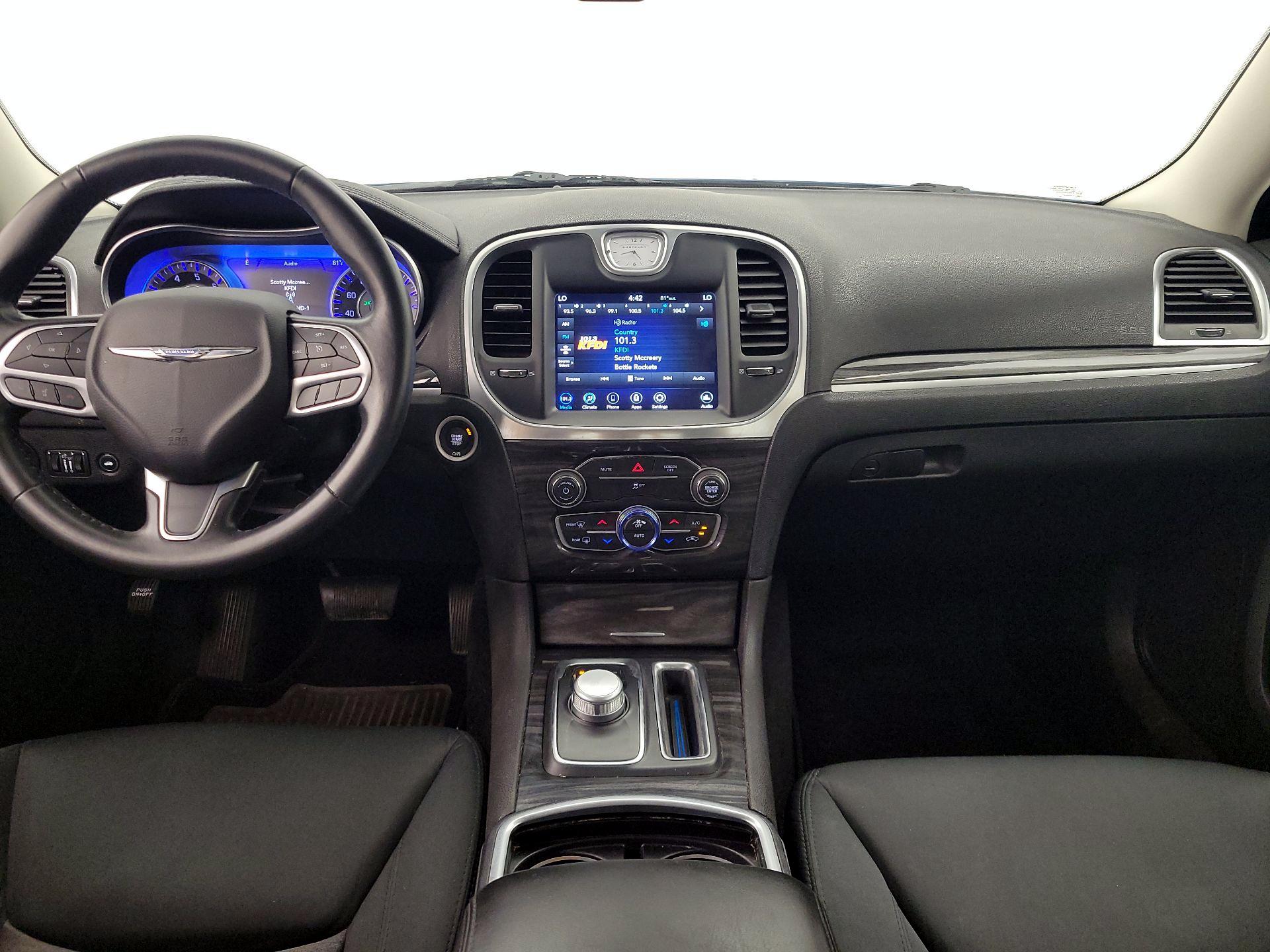 Thumbnail: 2020 Chrysler 300 - 9