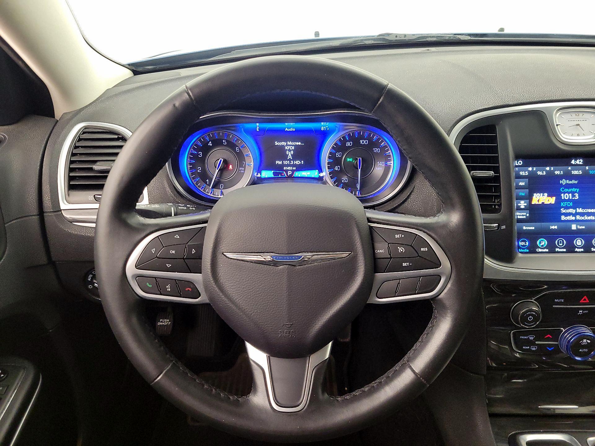 Thumbnail: 2020 Chrysler 300 - 10