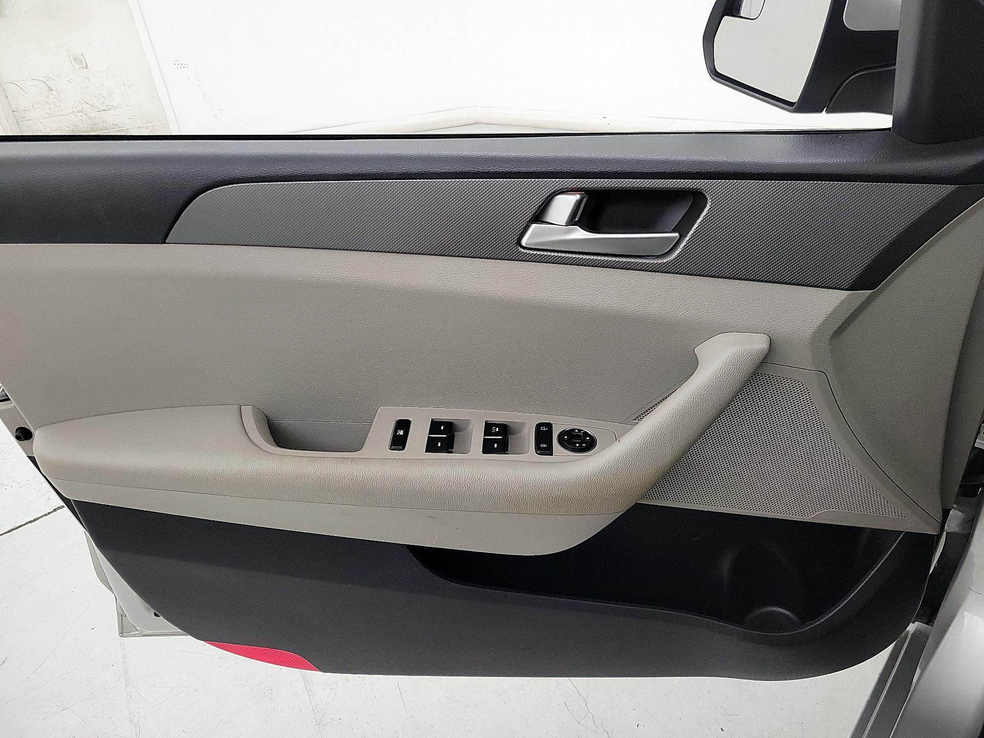 Thumbnail: 2016 Hyundai Sonata - 12