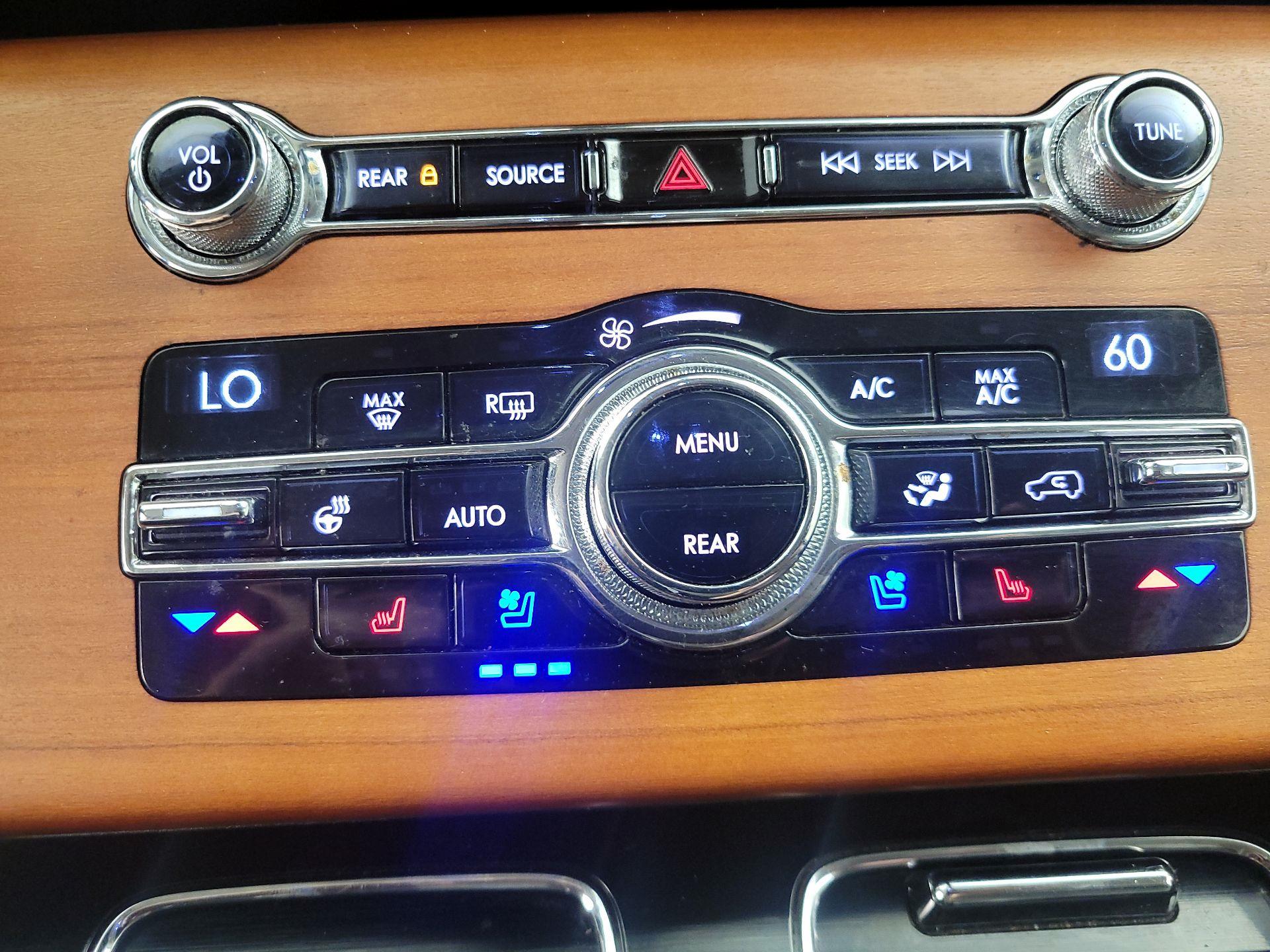 Thumbnail: 2020 Lincoln Aviator - 17