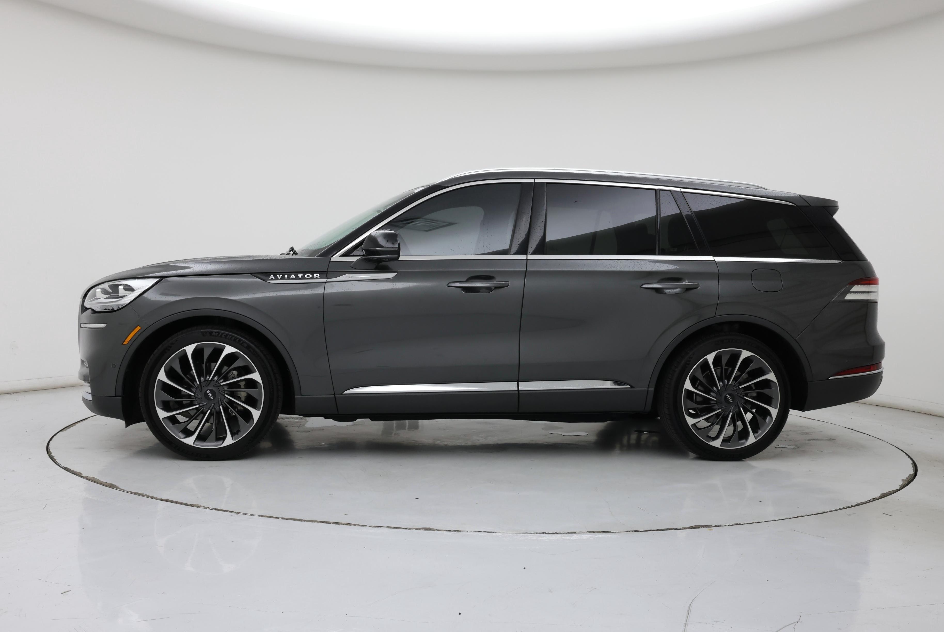 Thumbnail: 2020 Lincoln Aviator - 3