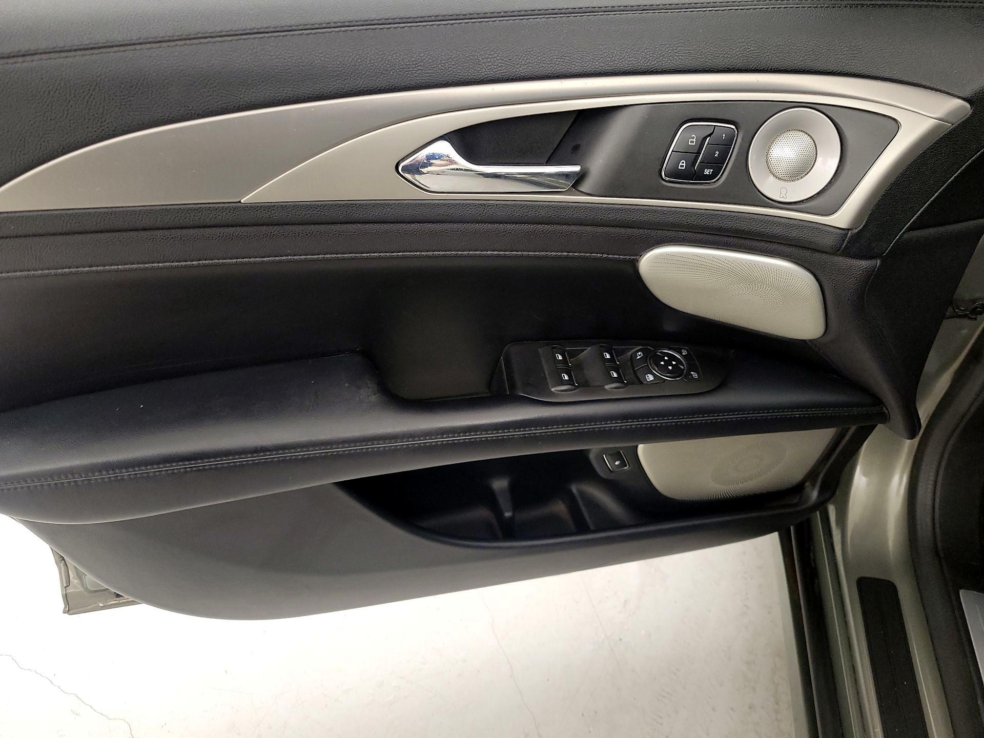 Thumbnail: 2017 Lincoln MKZ - 12