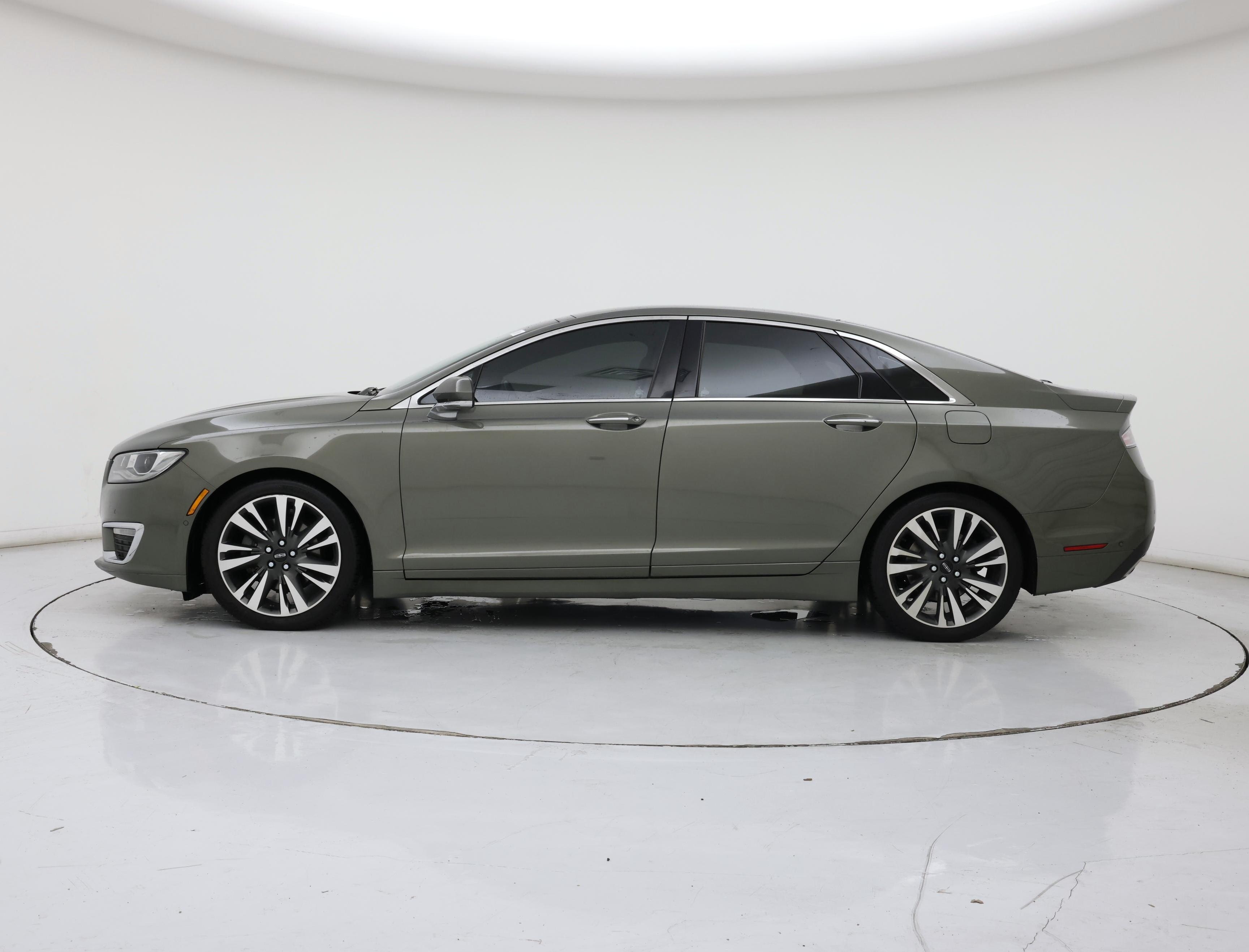 Thumbnail: 2017 Lincoln MKZ - 3